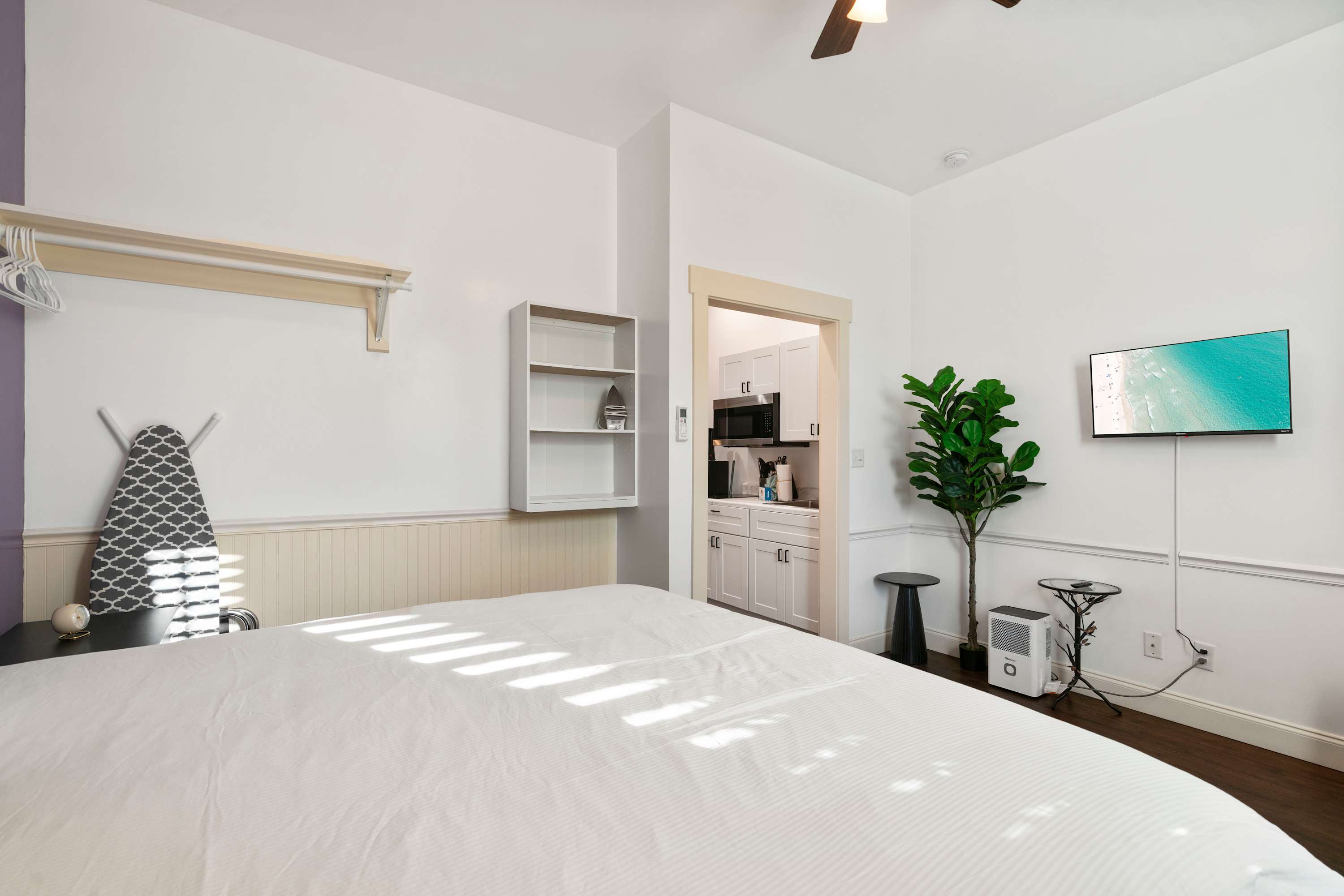 30A Inn Suites Superior Room King Queen 24 | Photo 11