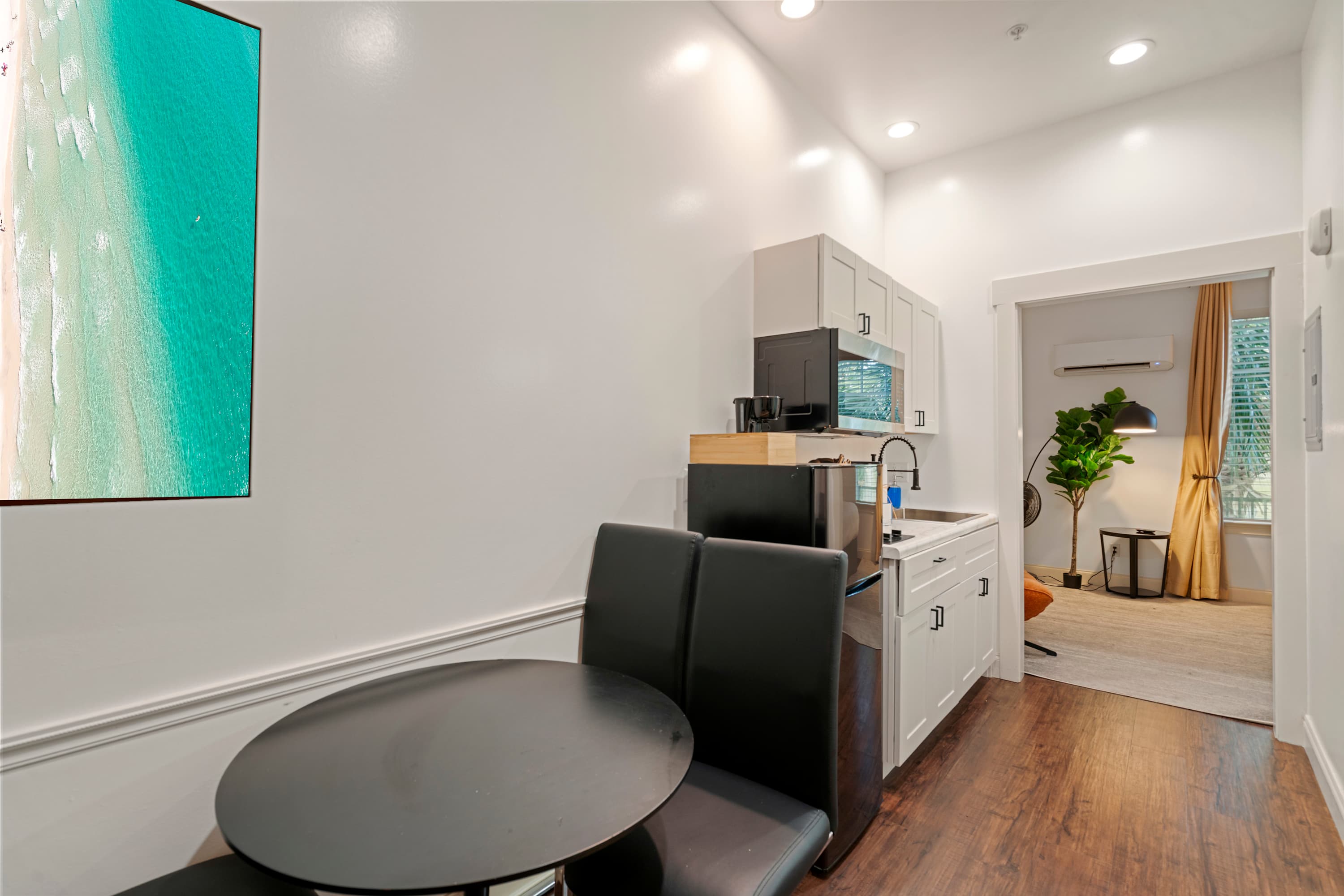 30A Inn Suites Superior Room King Queen 25 | Photo 3