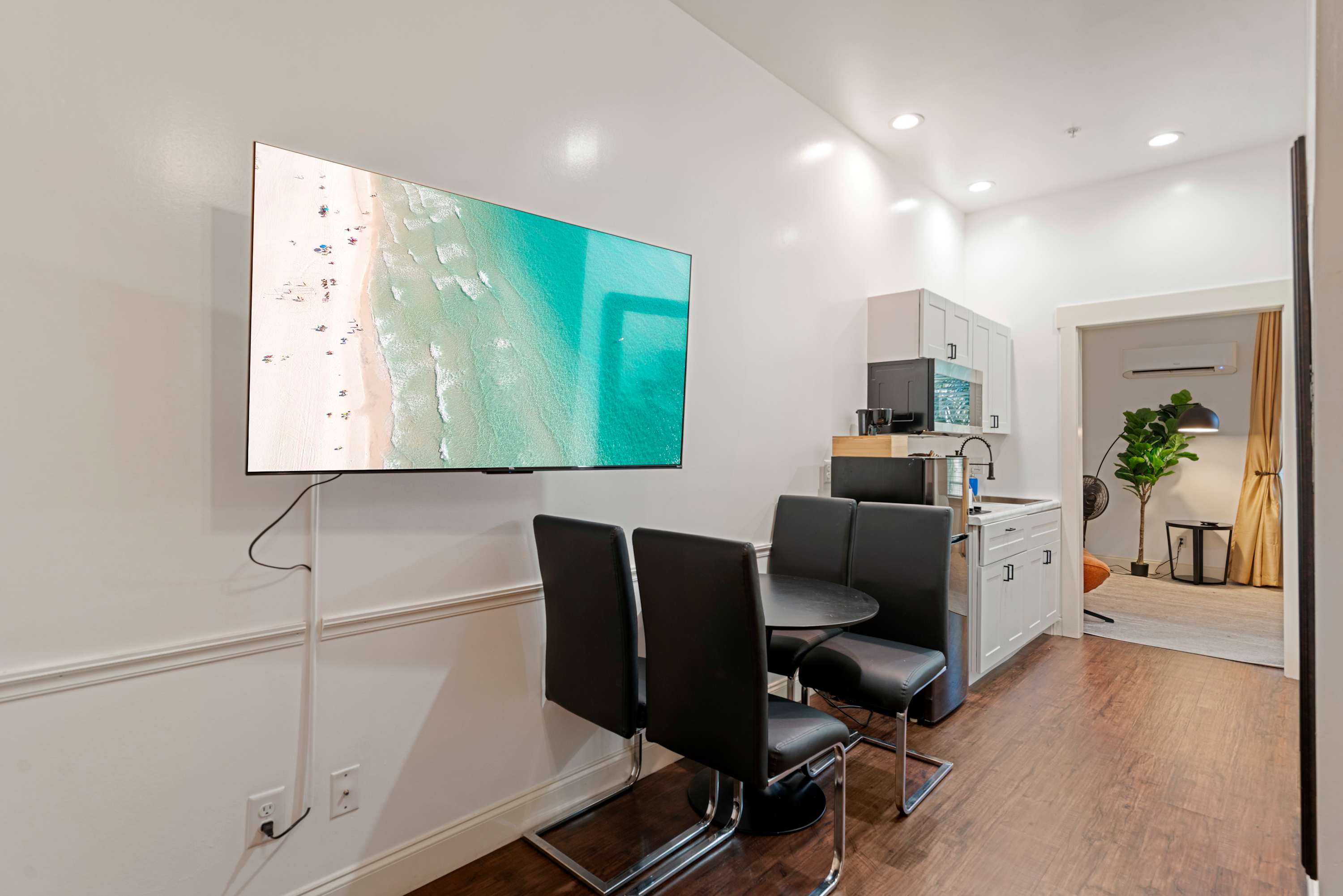 30A Inn Suites Superior Room King Queen 25 | Photo 2