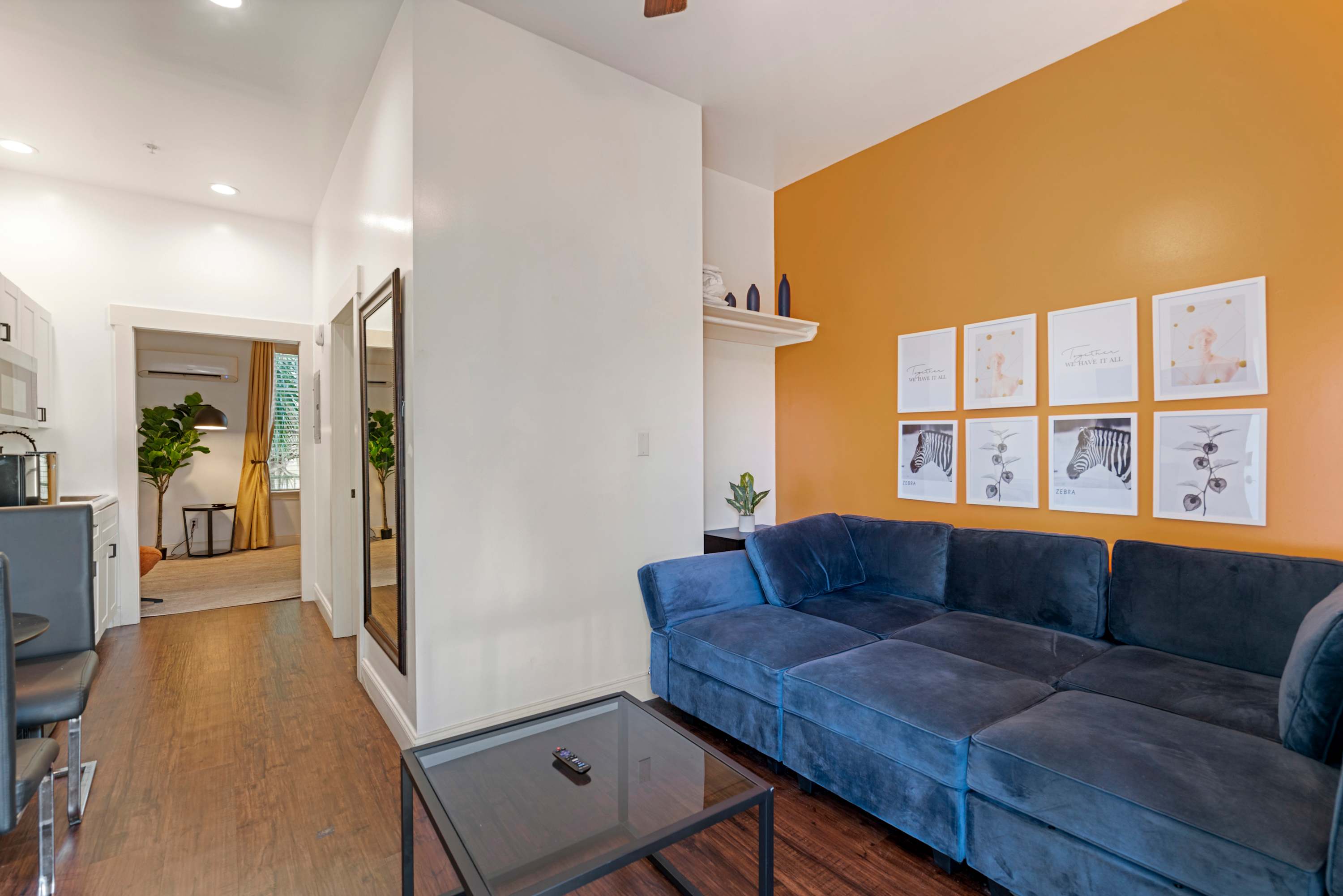 30A Inn Suites Superior Room King Queen 25