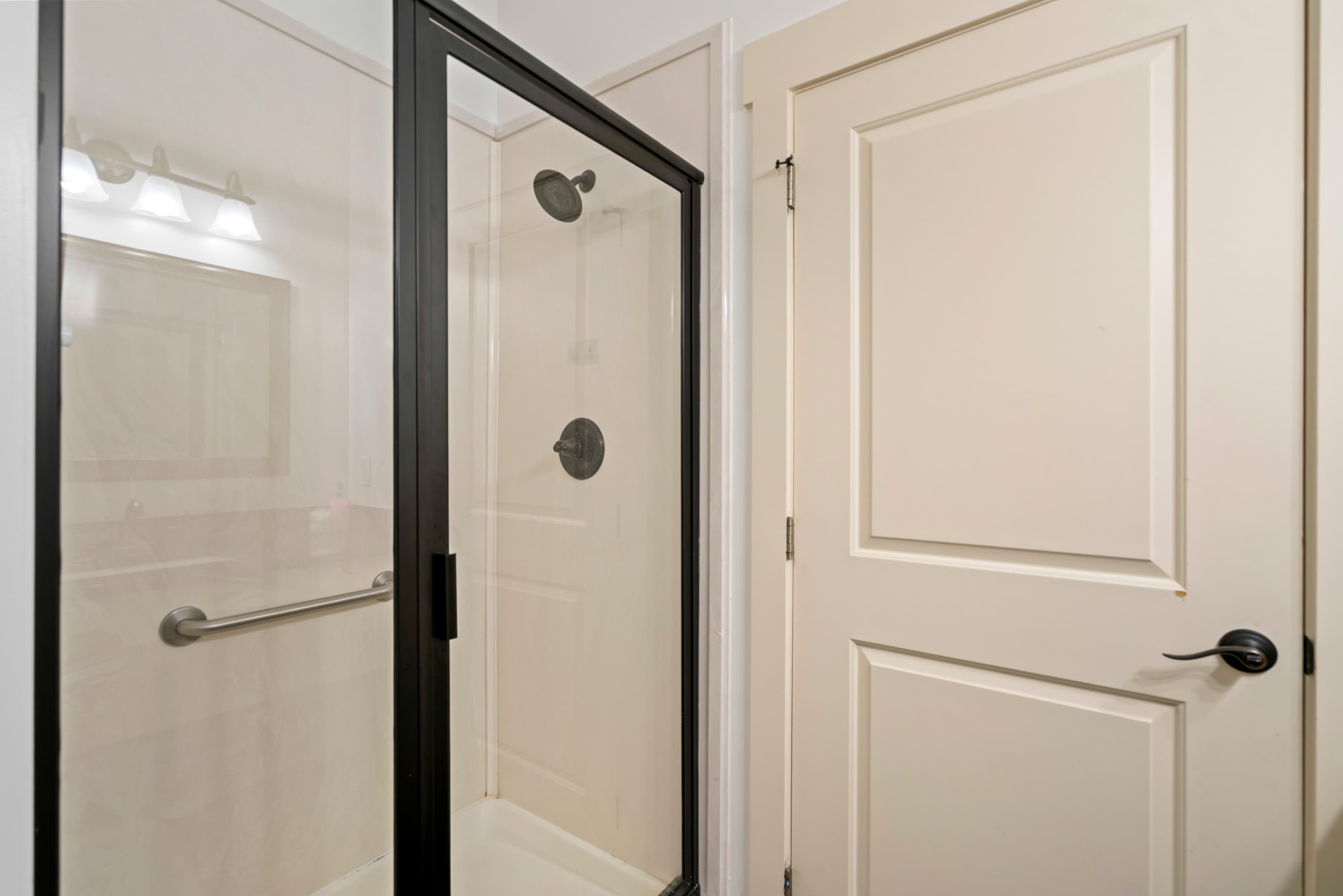 30A Inn Suites Superior Room King Queen 25 | Photo 8