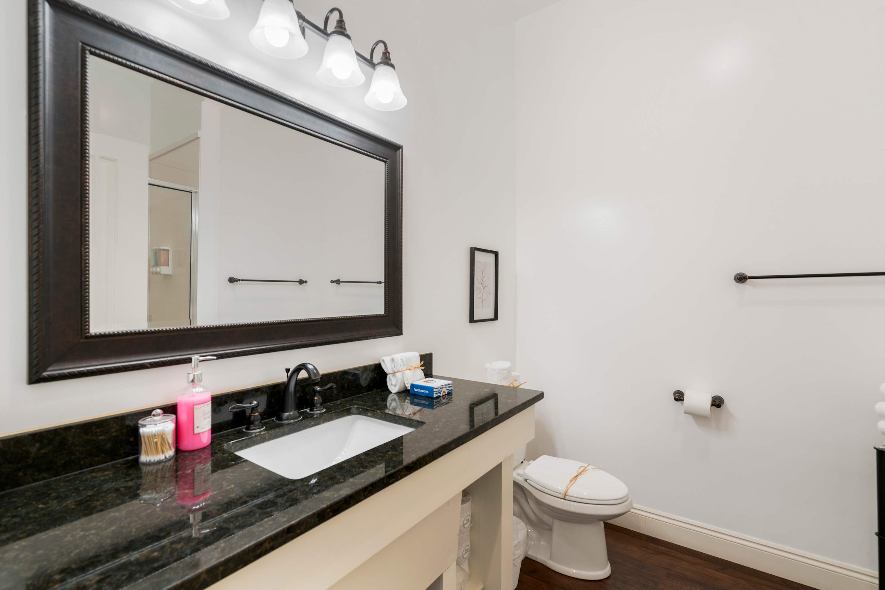 30A Inn Suites Superior Room King Queen 35 6