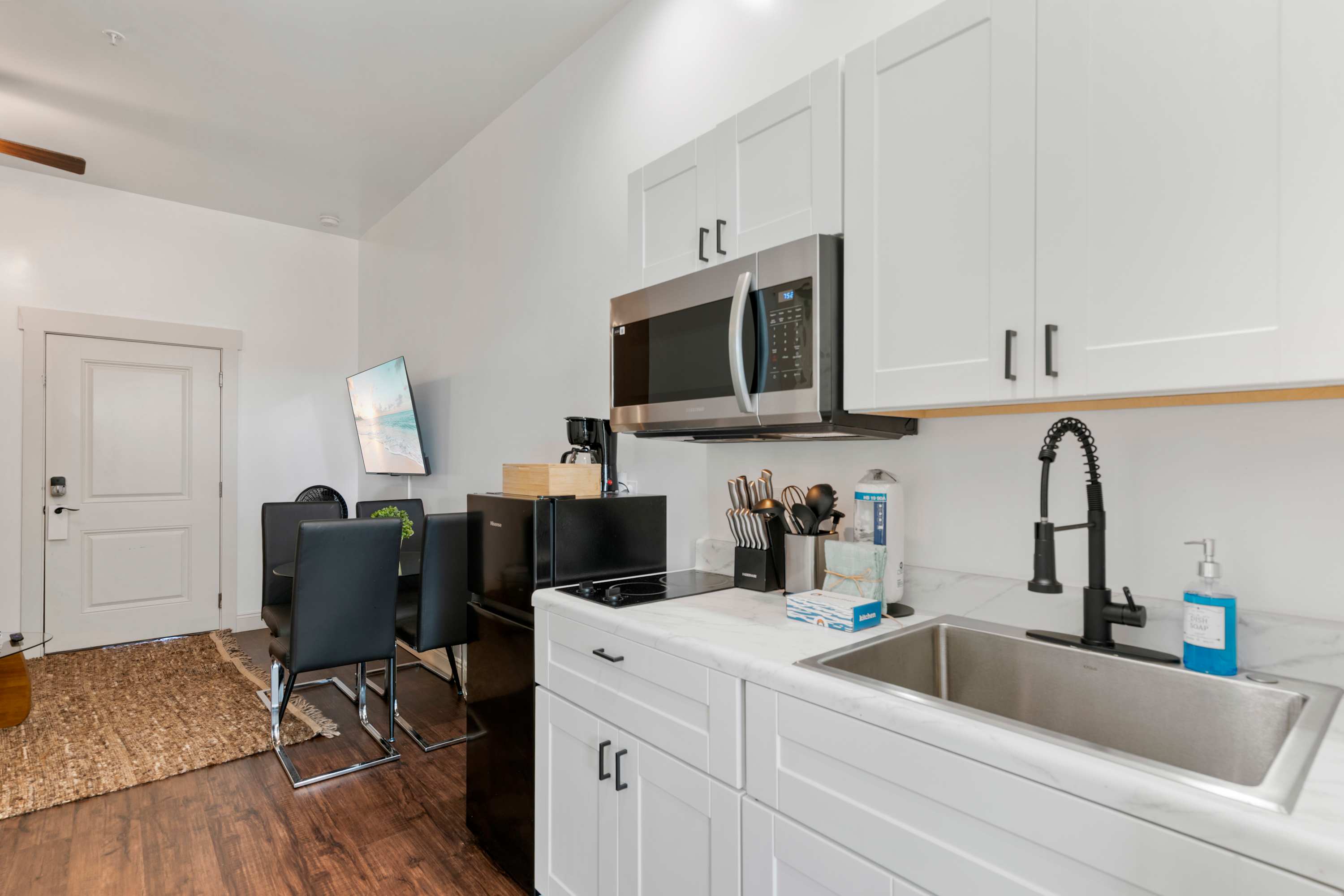 30A Inn Suites Superior Room King Queen 35 4