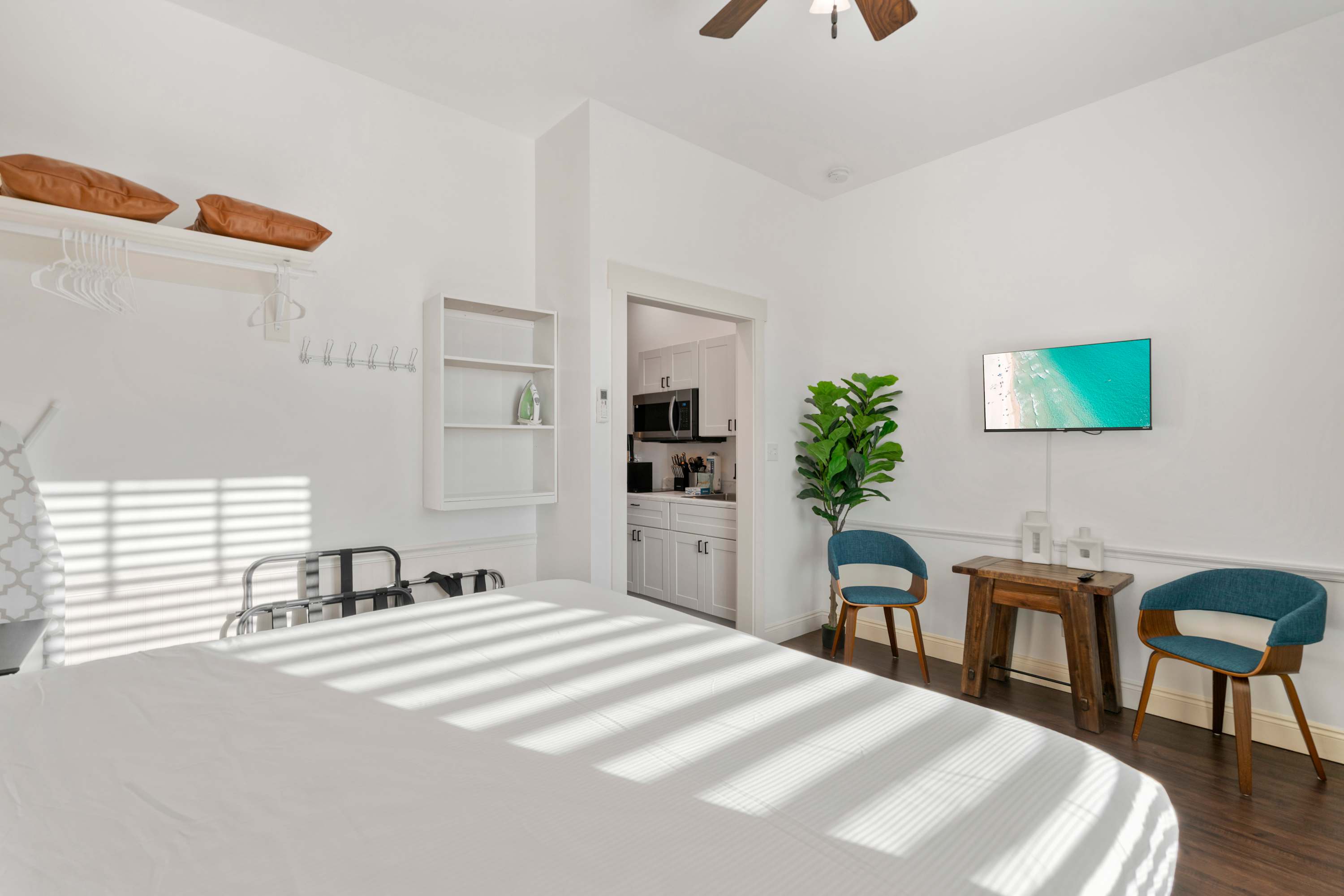 30A Inn Suites Superior Room King Queen 35 10