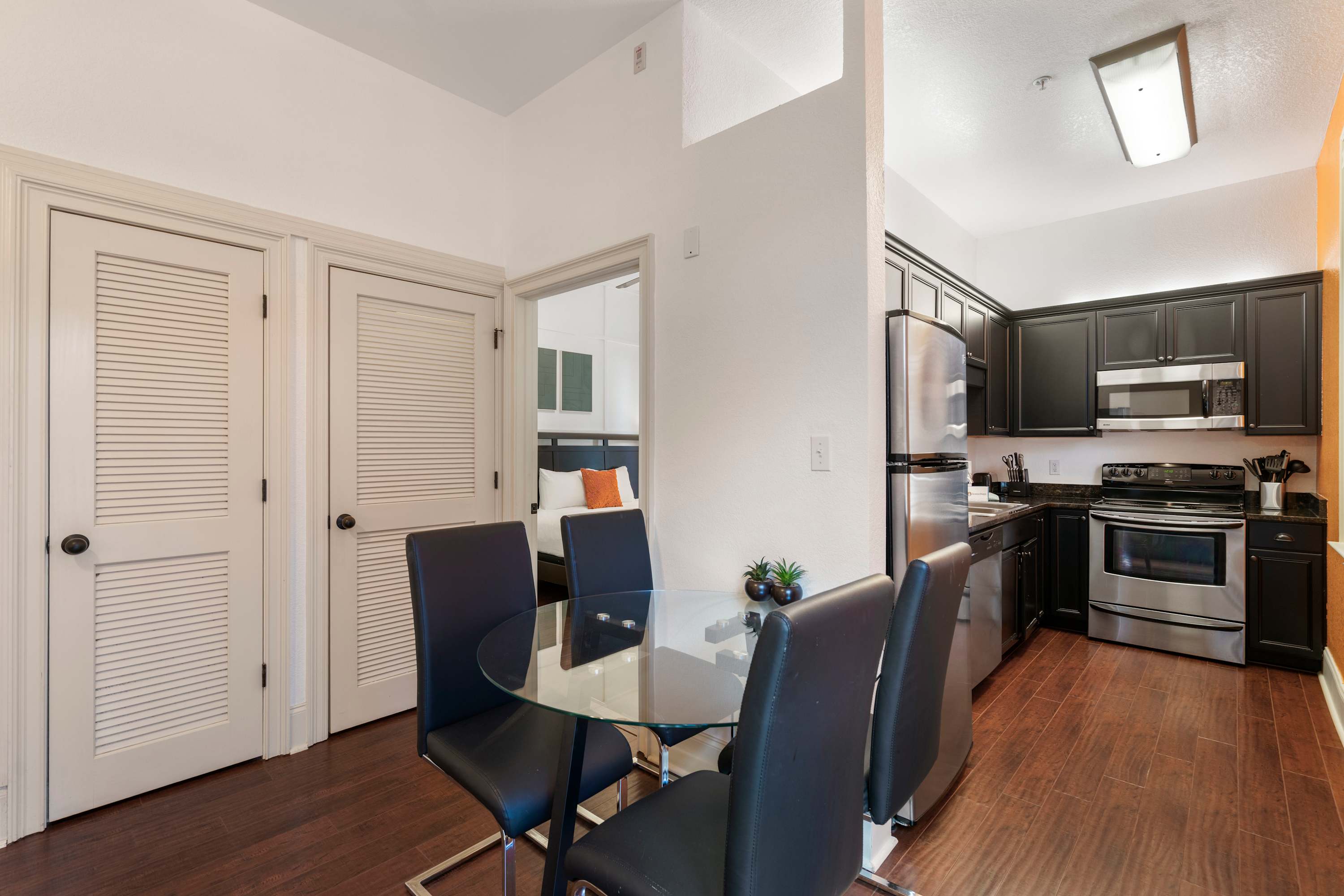 30A Inn Suites Uptown King Suite 101 | Photo 5