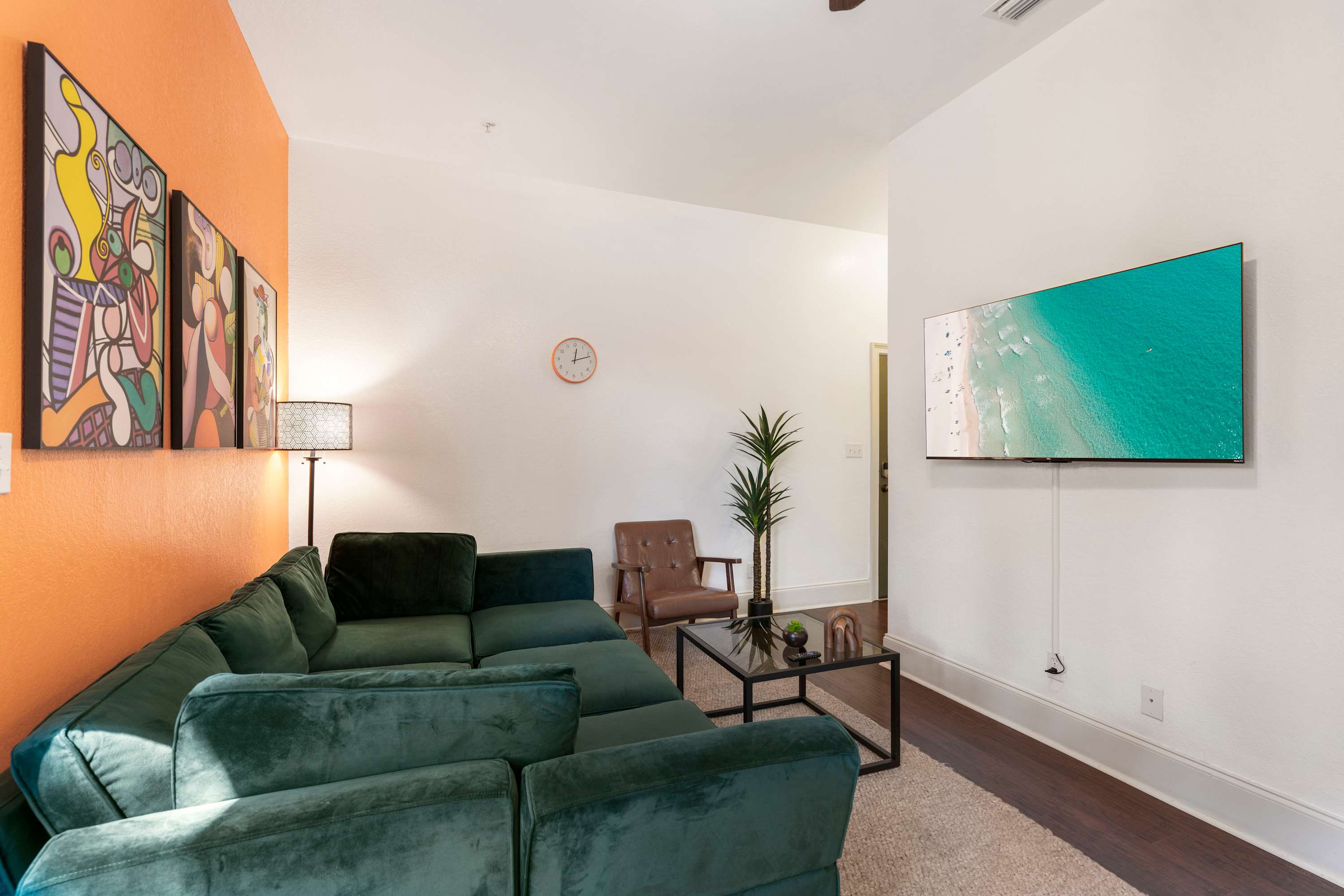 30A Inn Suites Uptown King Suite 101 | Photo 4