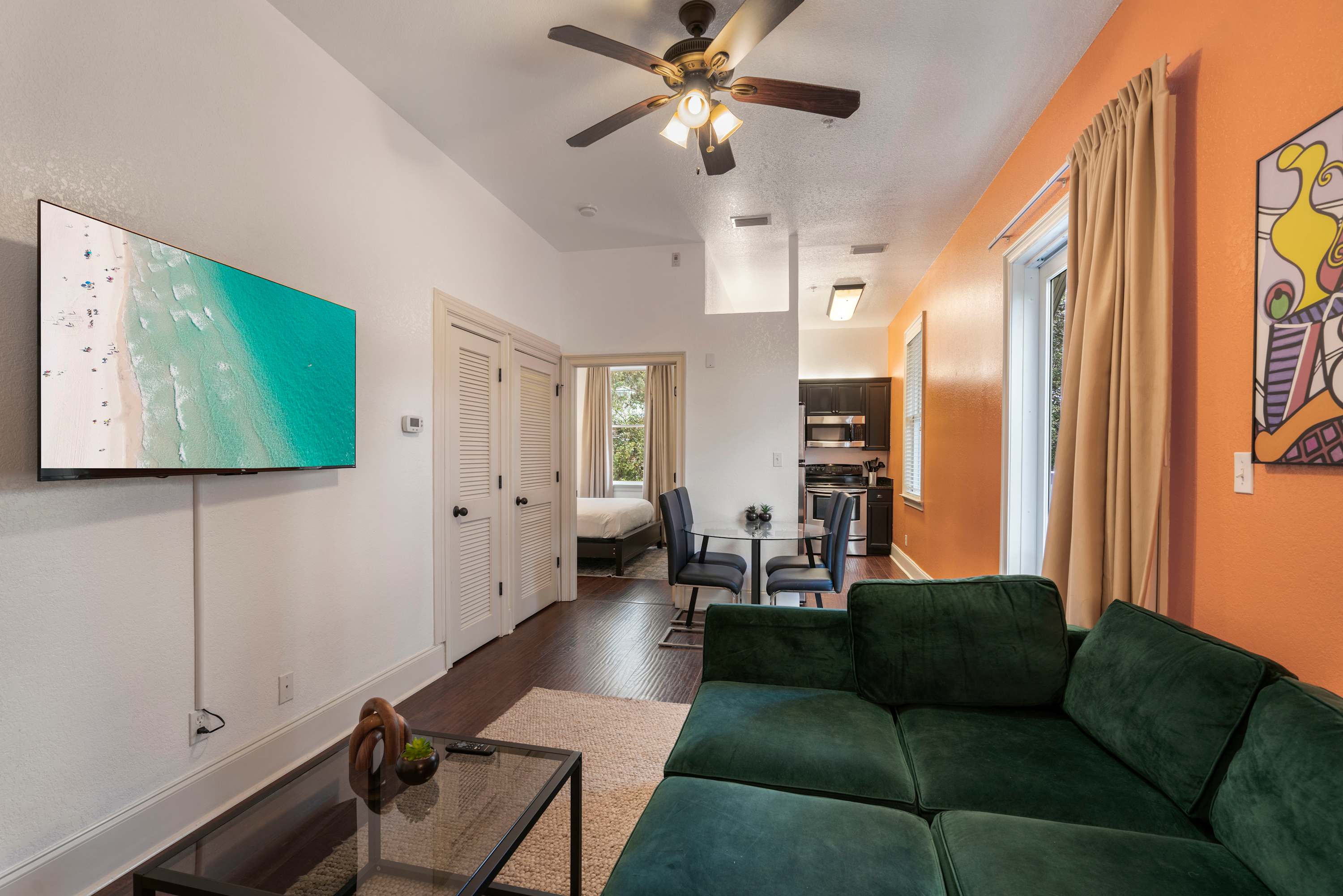 30A Inn Suites Uptown King Suite 101 | Photo 3