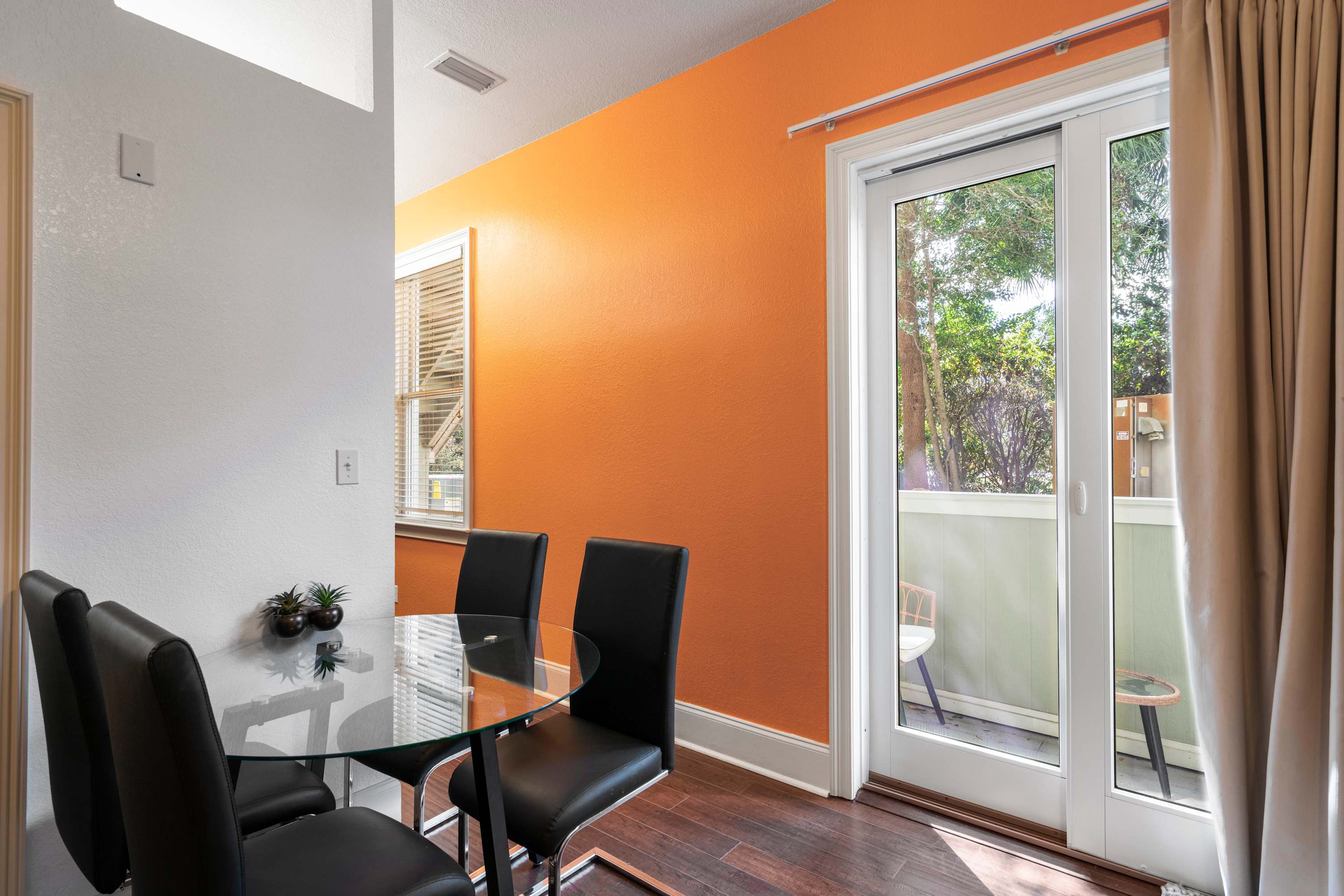 30A Inn Suites Uptown King Suite 101 | Photo 6