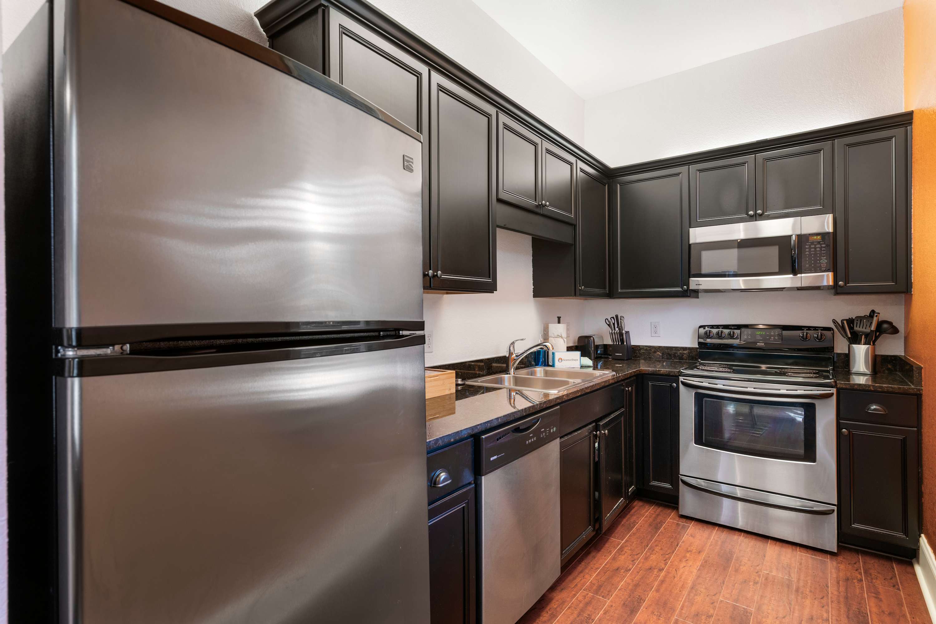 30A Inn Suites Uptown King Suite 101 | Photo 7