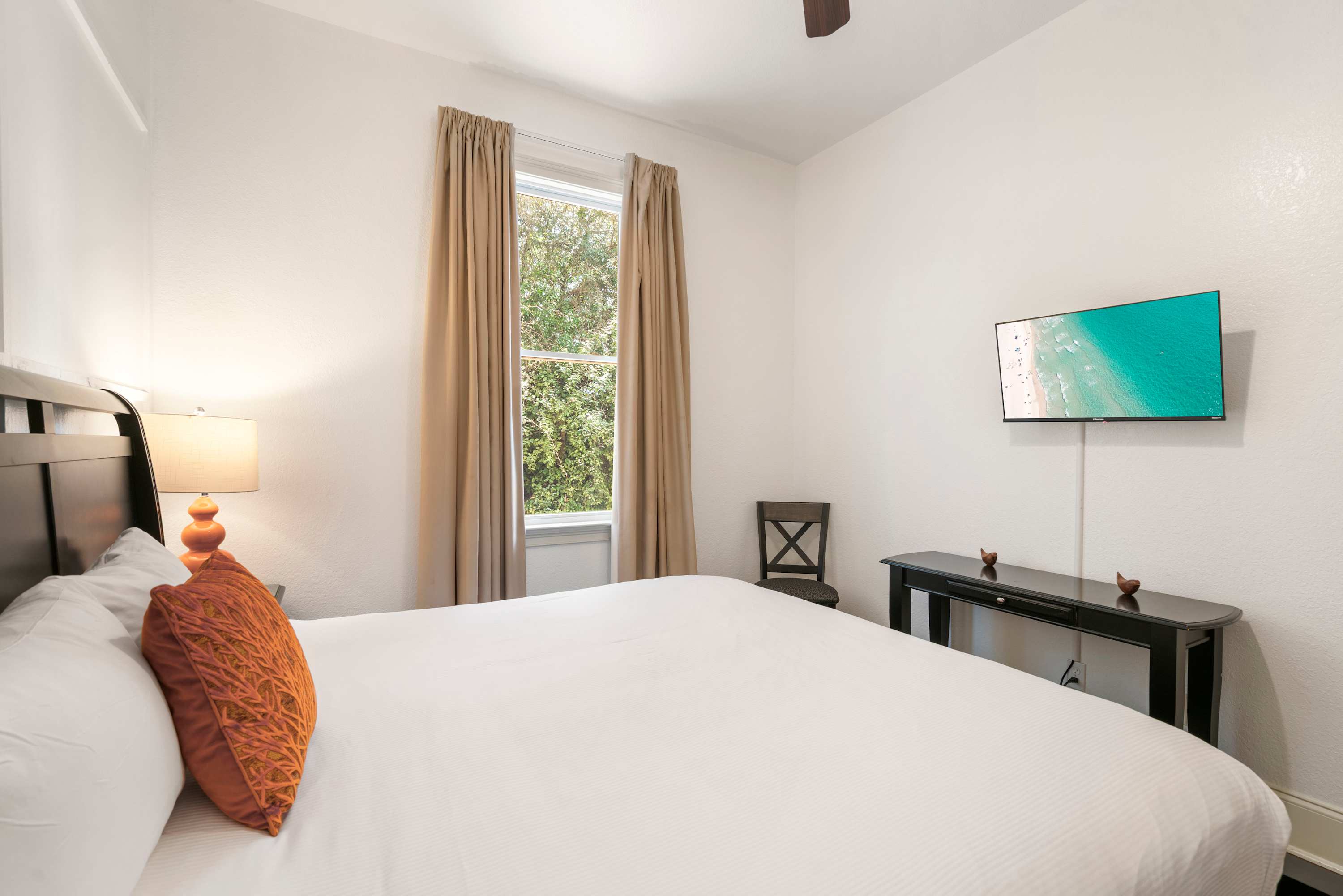 30A Inn Suites Uptown King Suite 101 | Photo 10