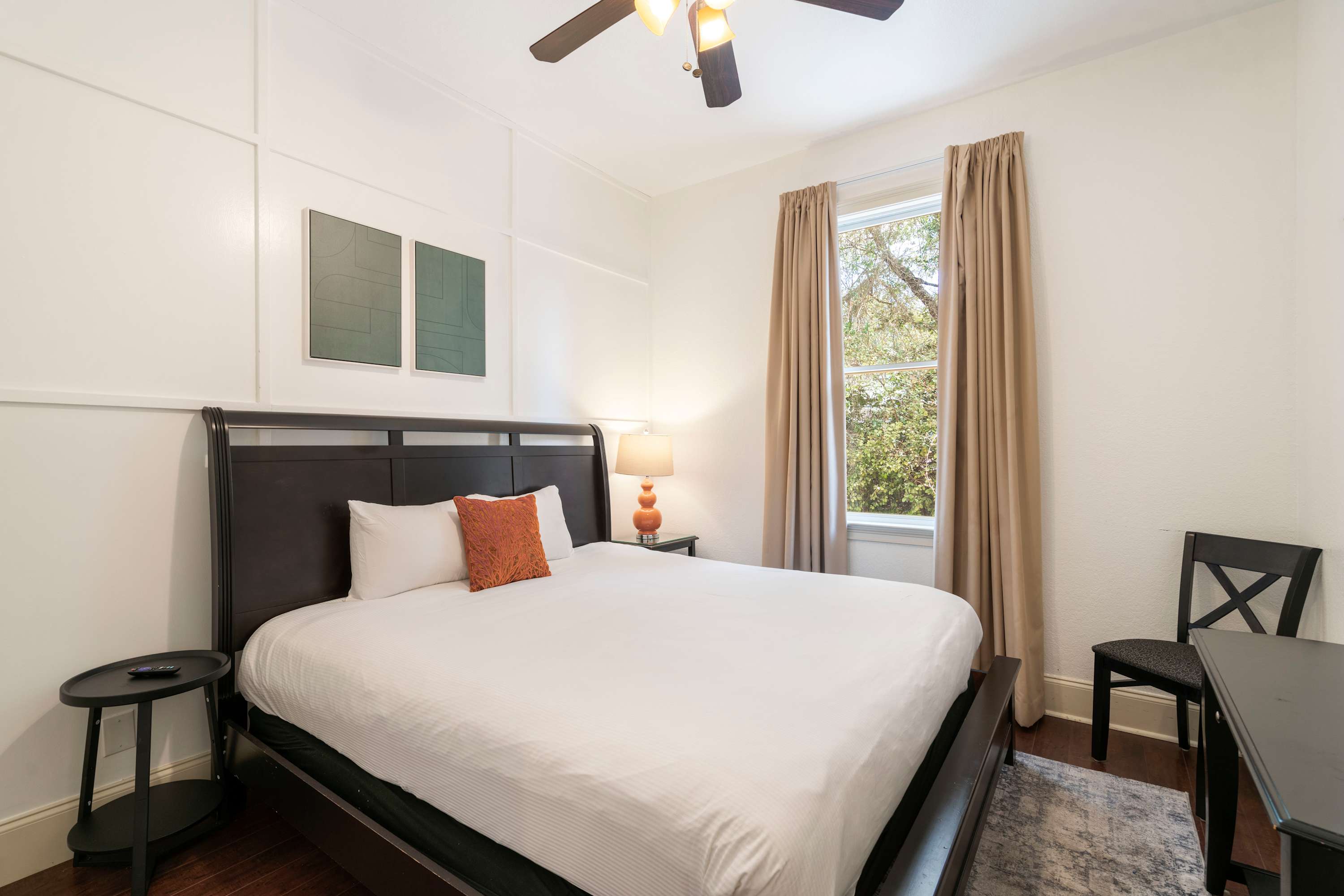 30A Inn Suites Uptown King Suite 101 | Photo 9