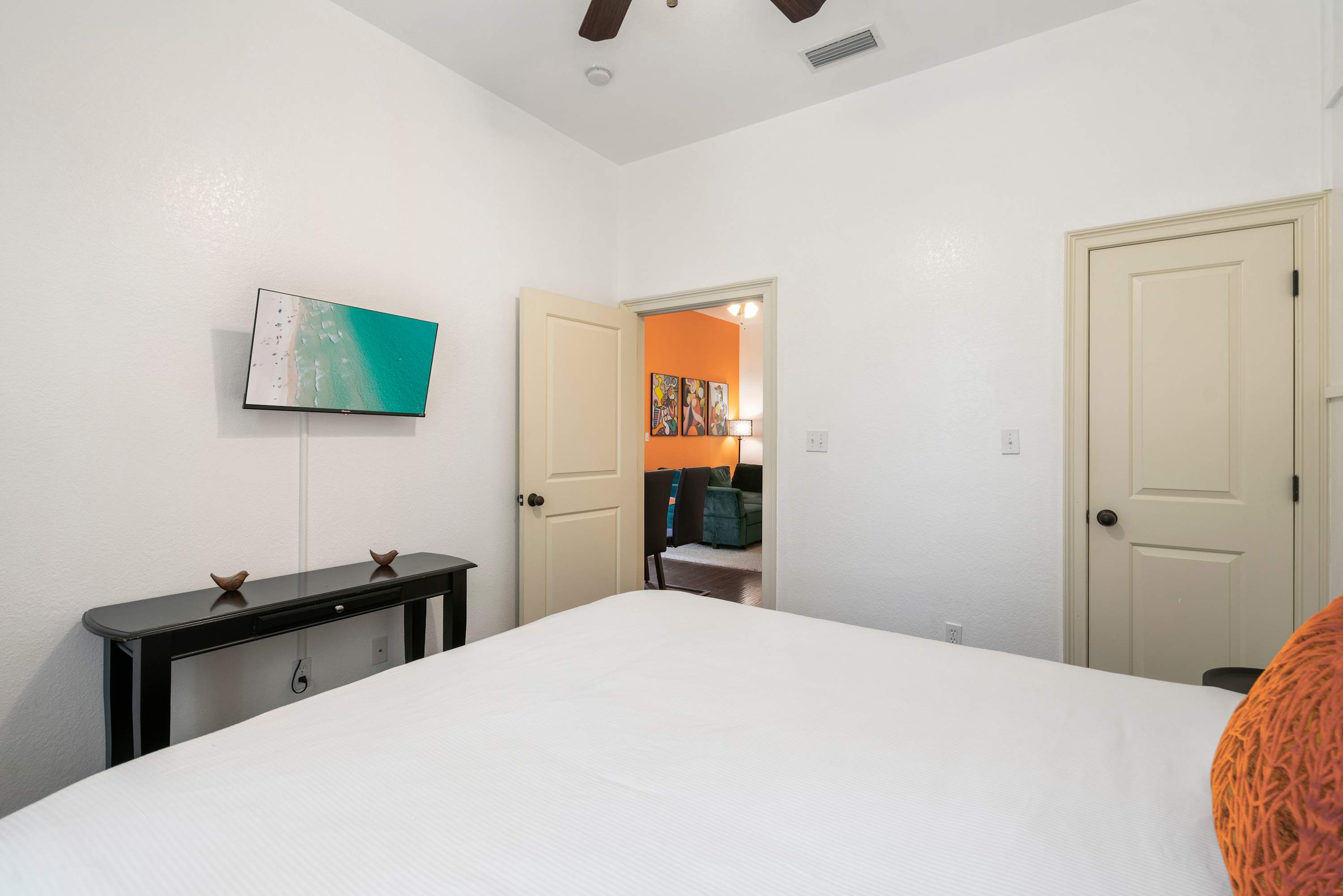 30A Inn Suites Uptown King Suite 101 | Photo 11