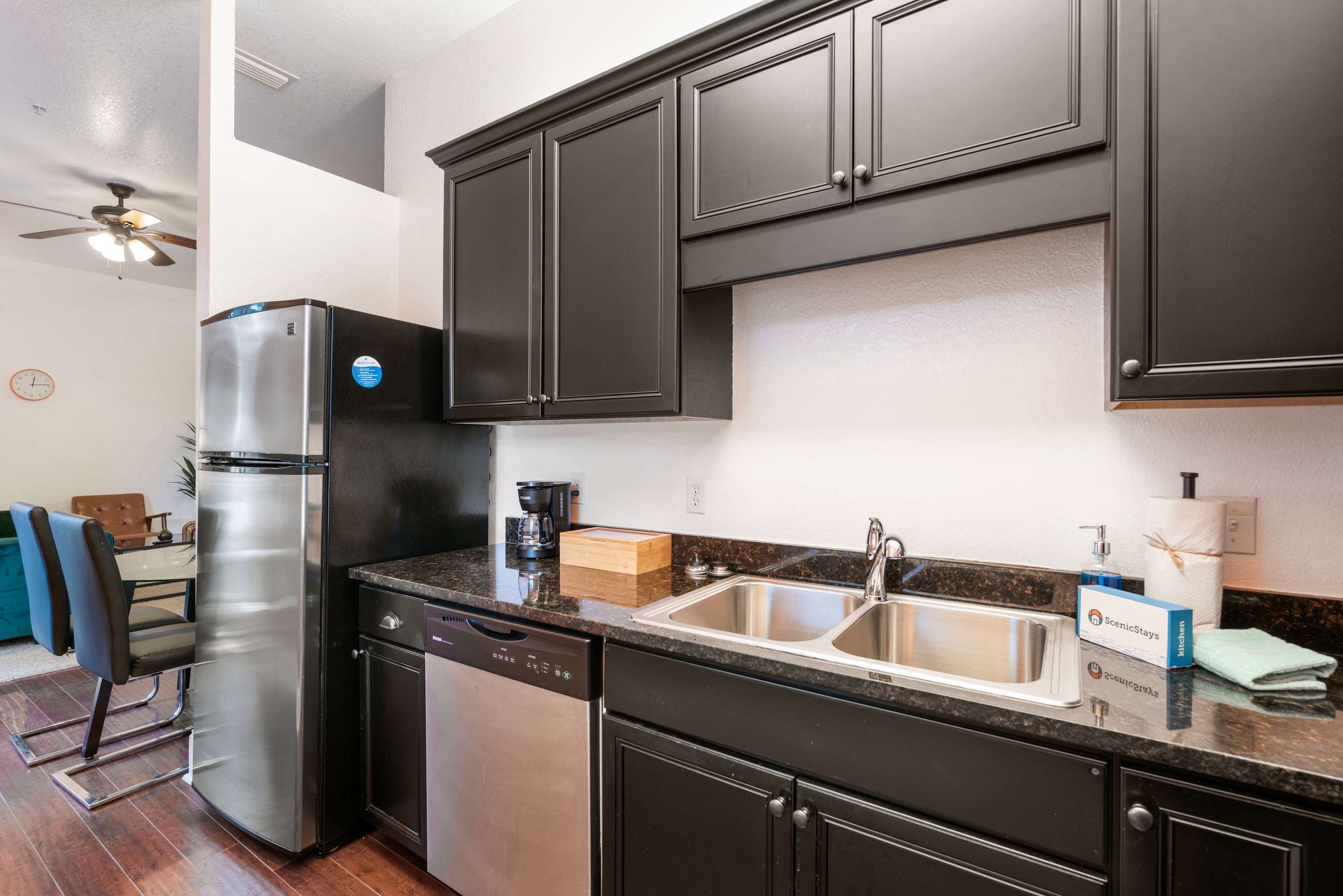 30A Inn Suites Uptown King Suite 101 | Photo 8