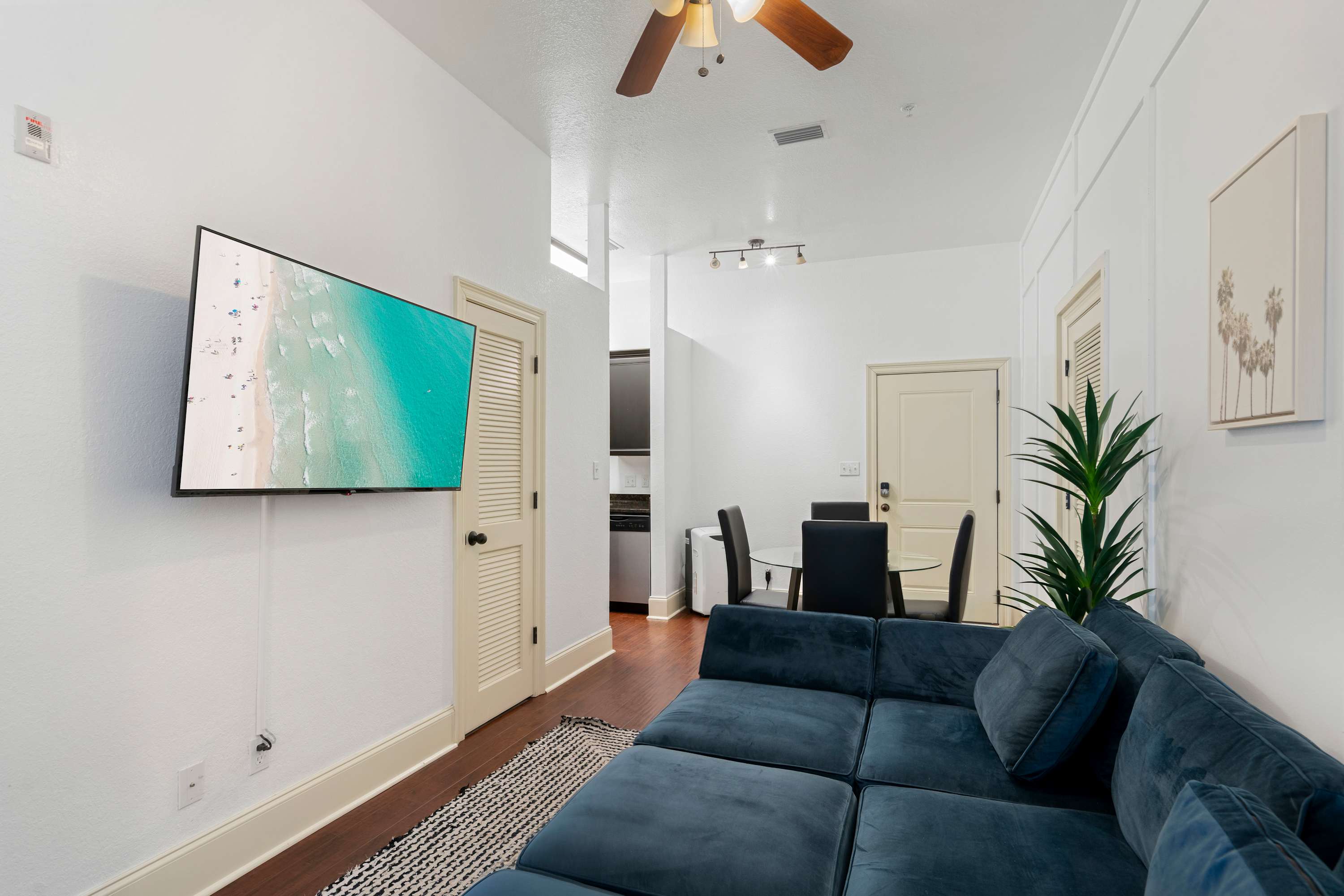 30A Inn Suites Studio King Suite 102 | Photo 5