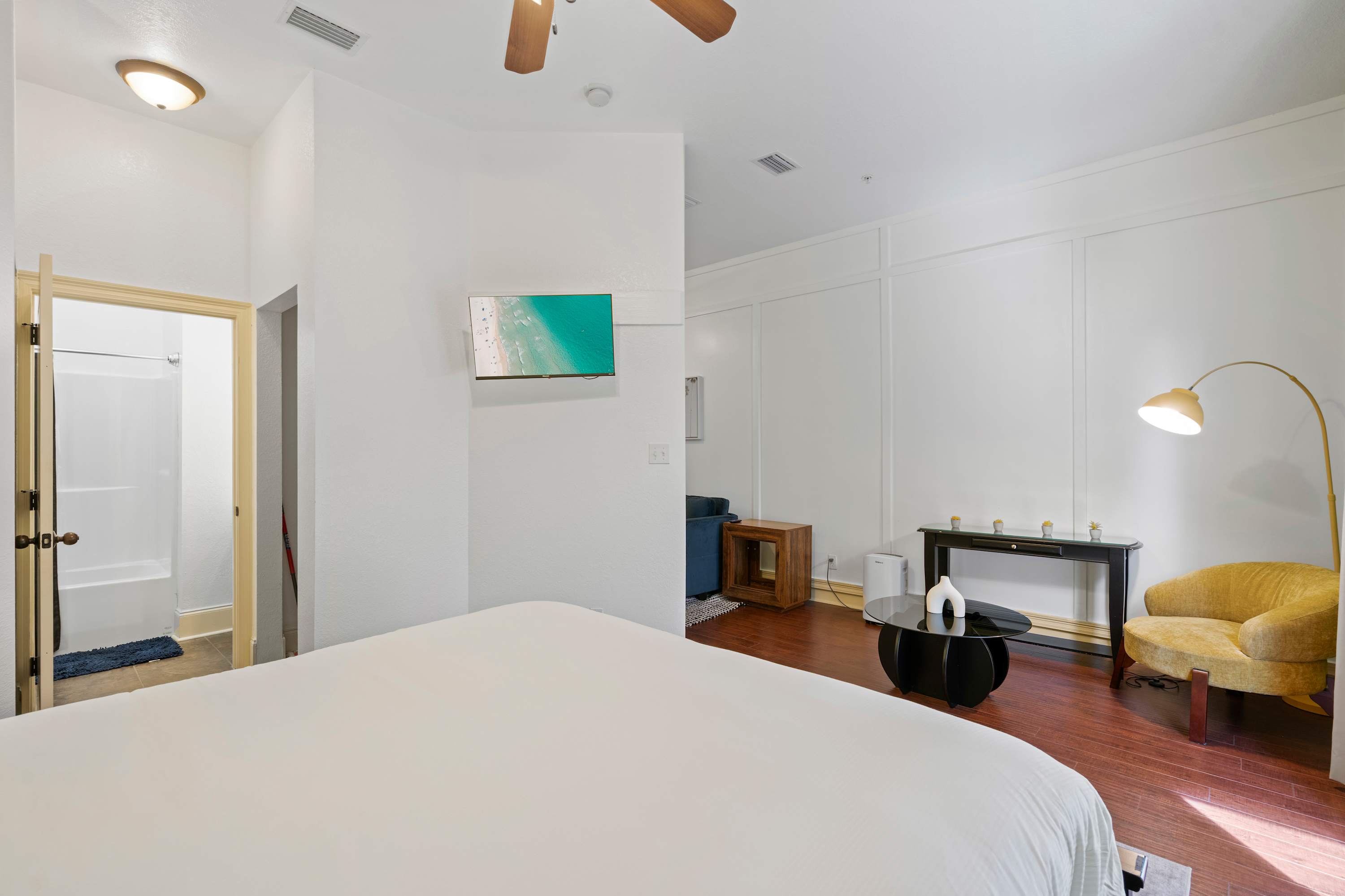 30A Inn Suites Studio King Suite 102 | Photo 7