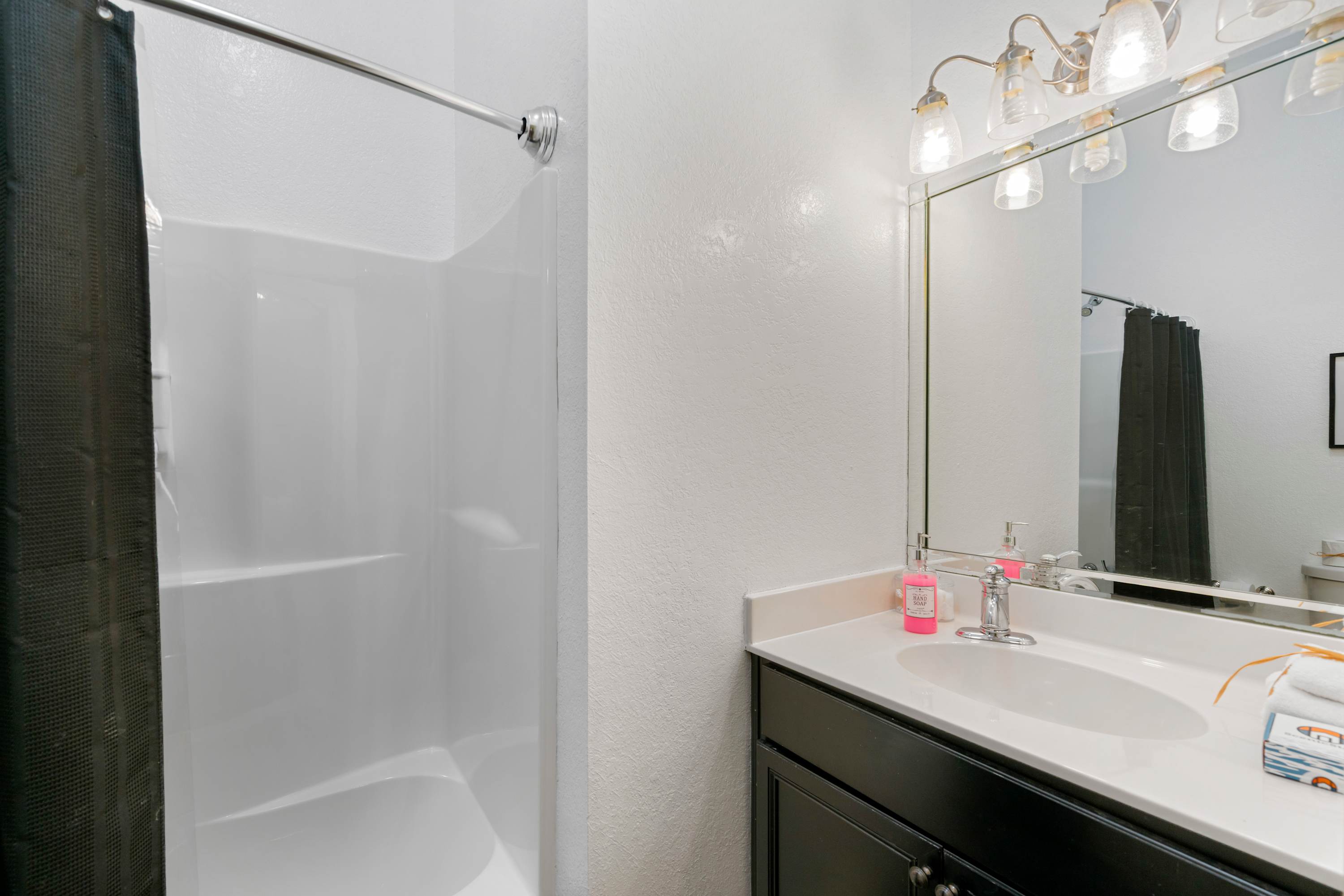 30A Inn Suites Studio King Suite 102 | Photo 9