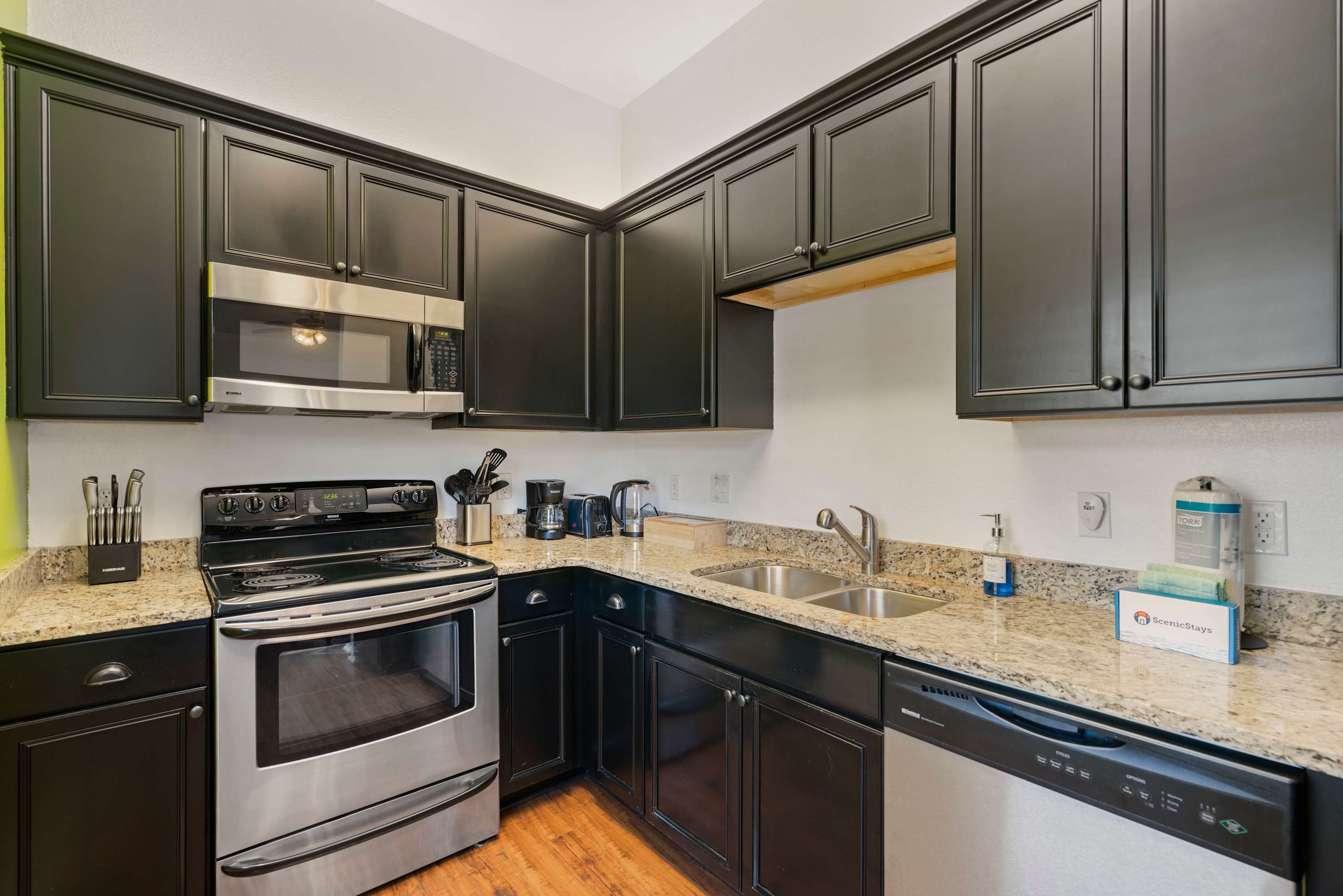 30A Inn Suites Signature King Suite 103 | Photo 7