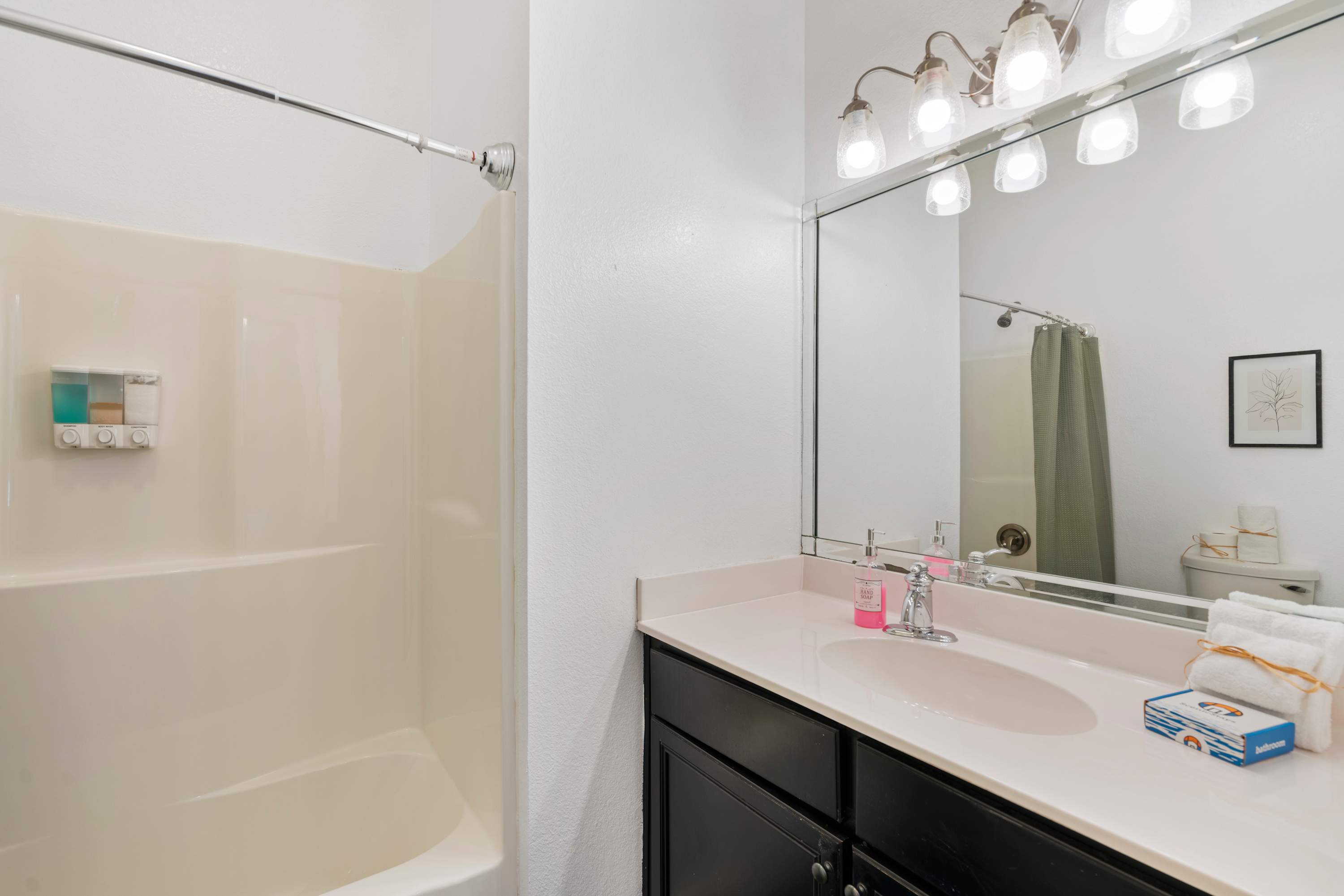 30A Inn Suites Signature King Suite 103 | Photo 12