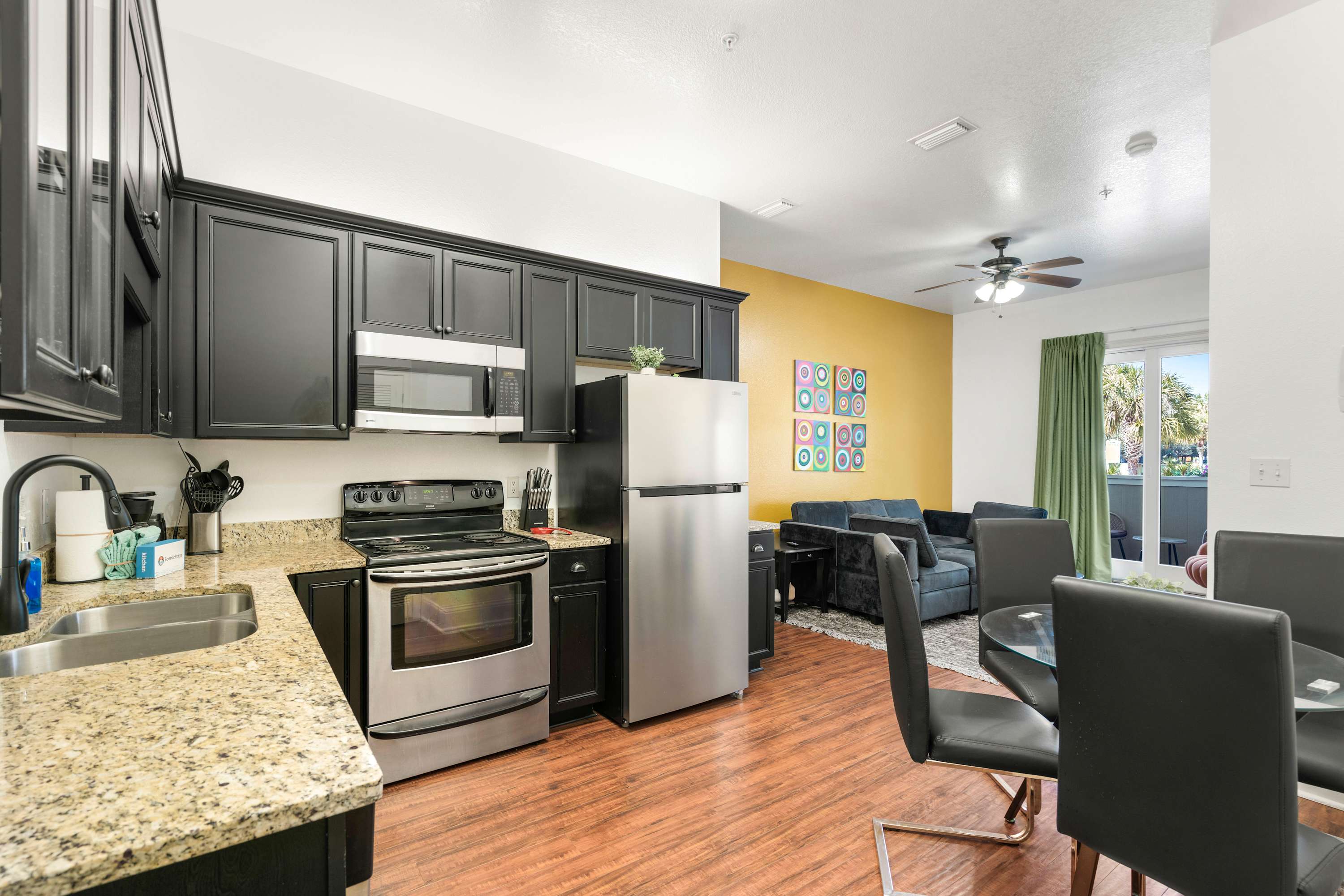 30A Inn Suites Signature King Suite 105