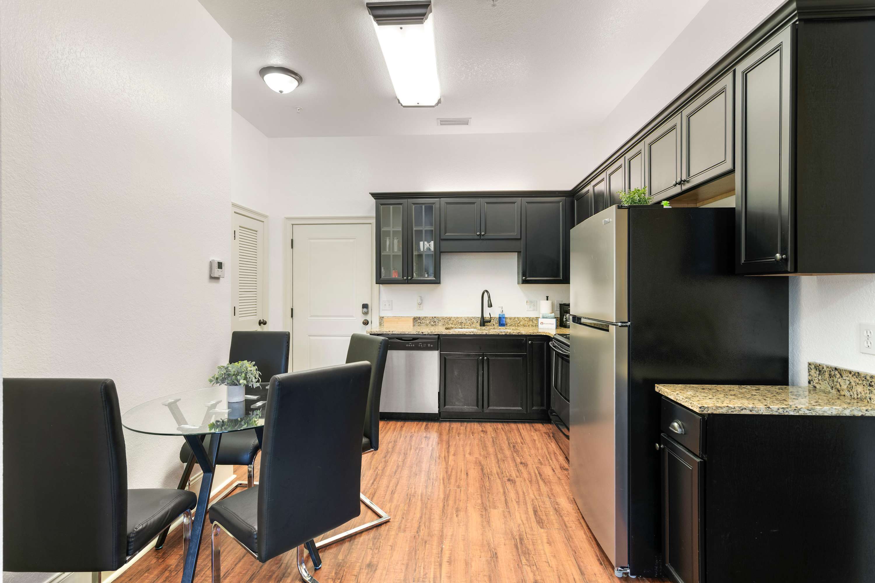 30A Inn Suites Signature King Suite 105 | Photo 2