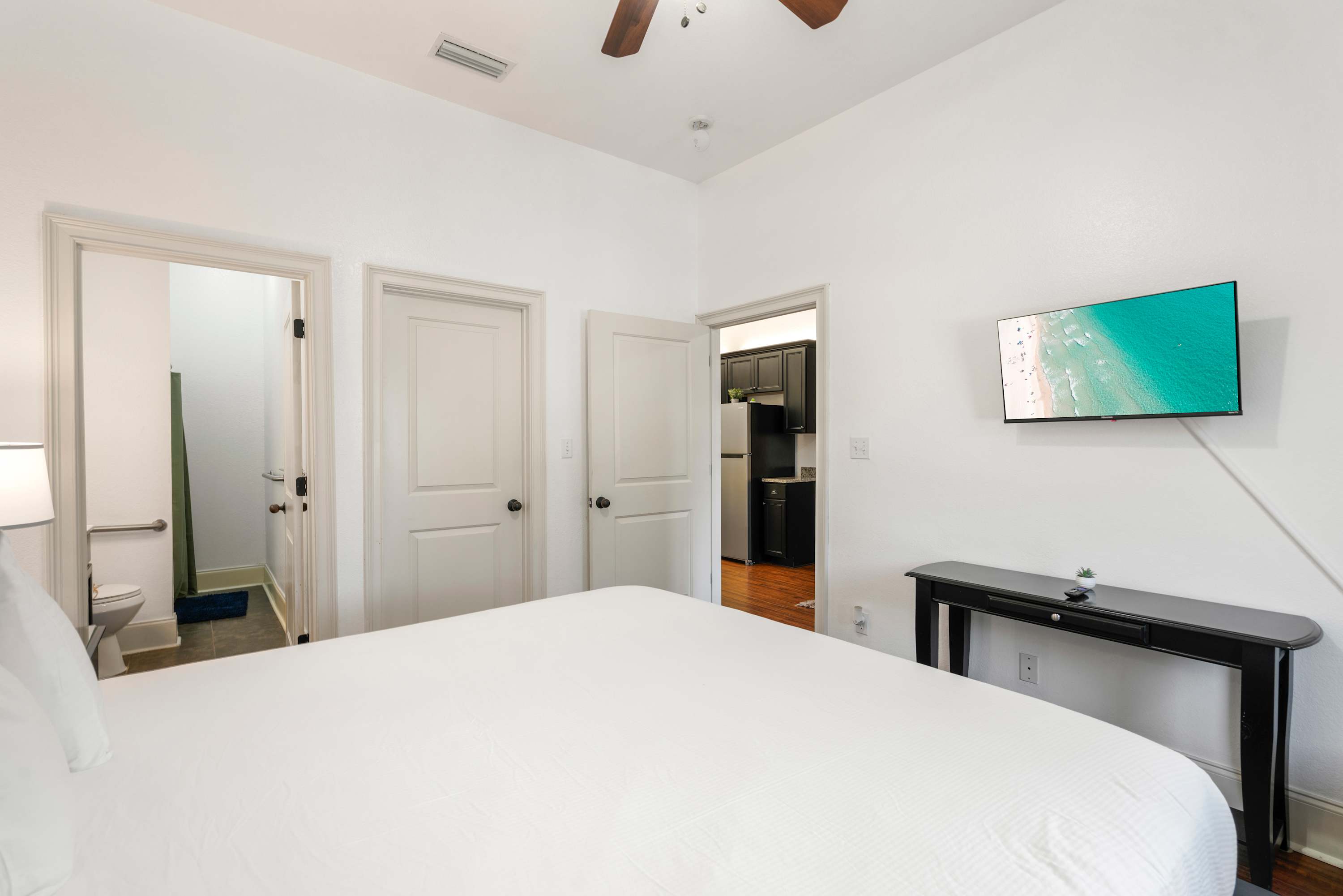 30A Inn Suites Signature King Suite 105 | Photo 8