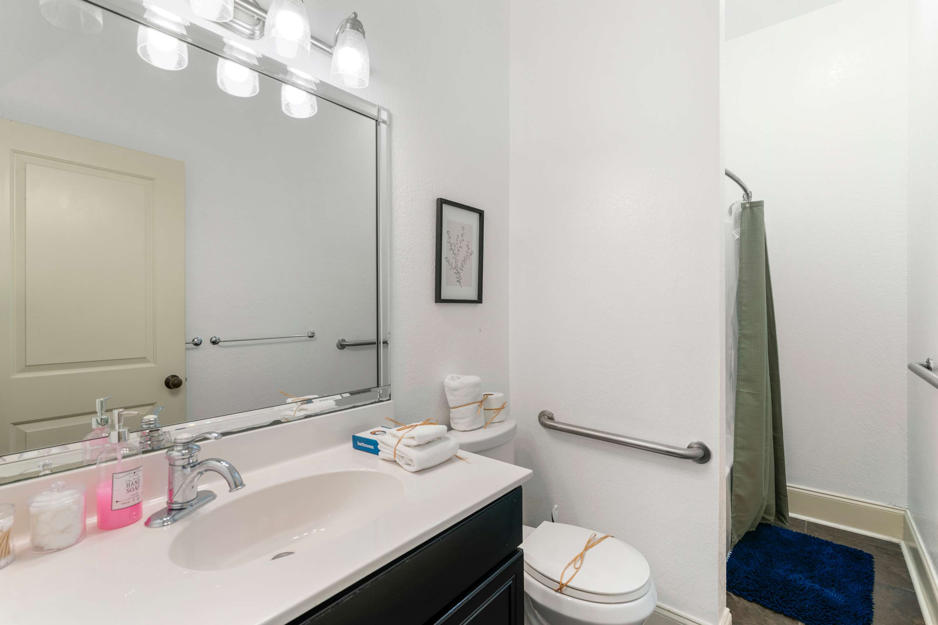 30A Inn Suites Signature King Suite 105 | Photo 9