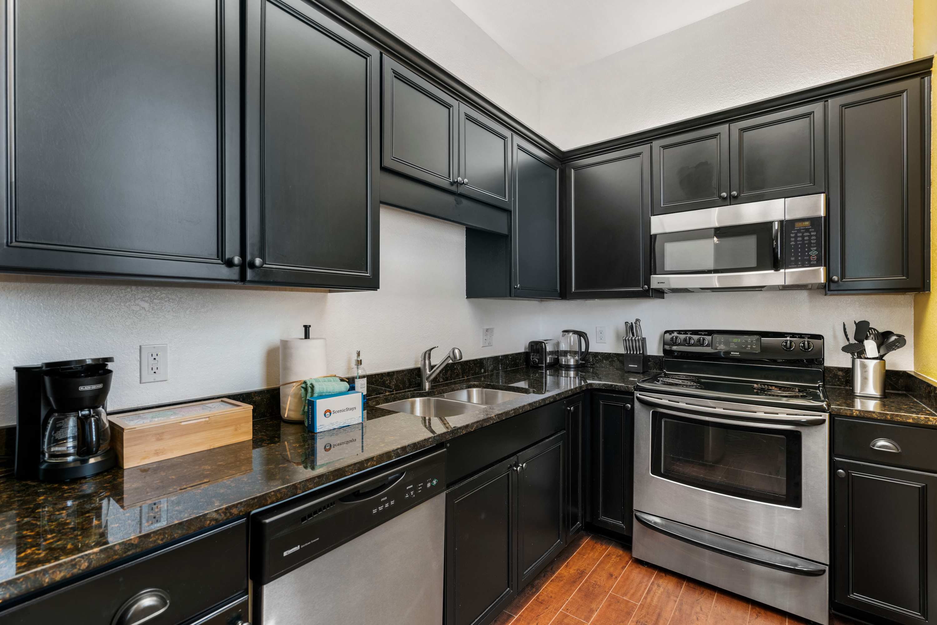 30A Inn Suites Uptown King Suite 201 7