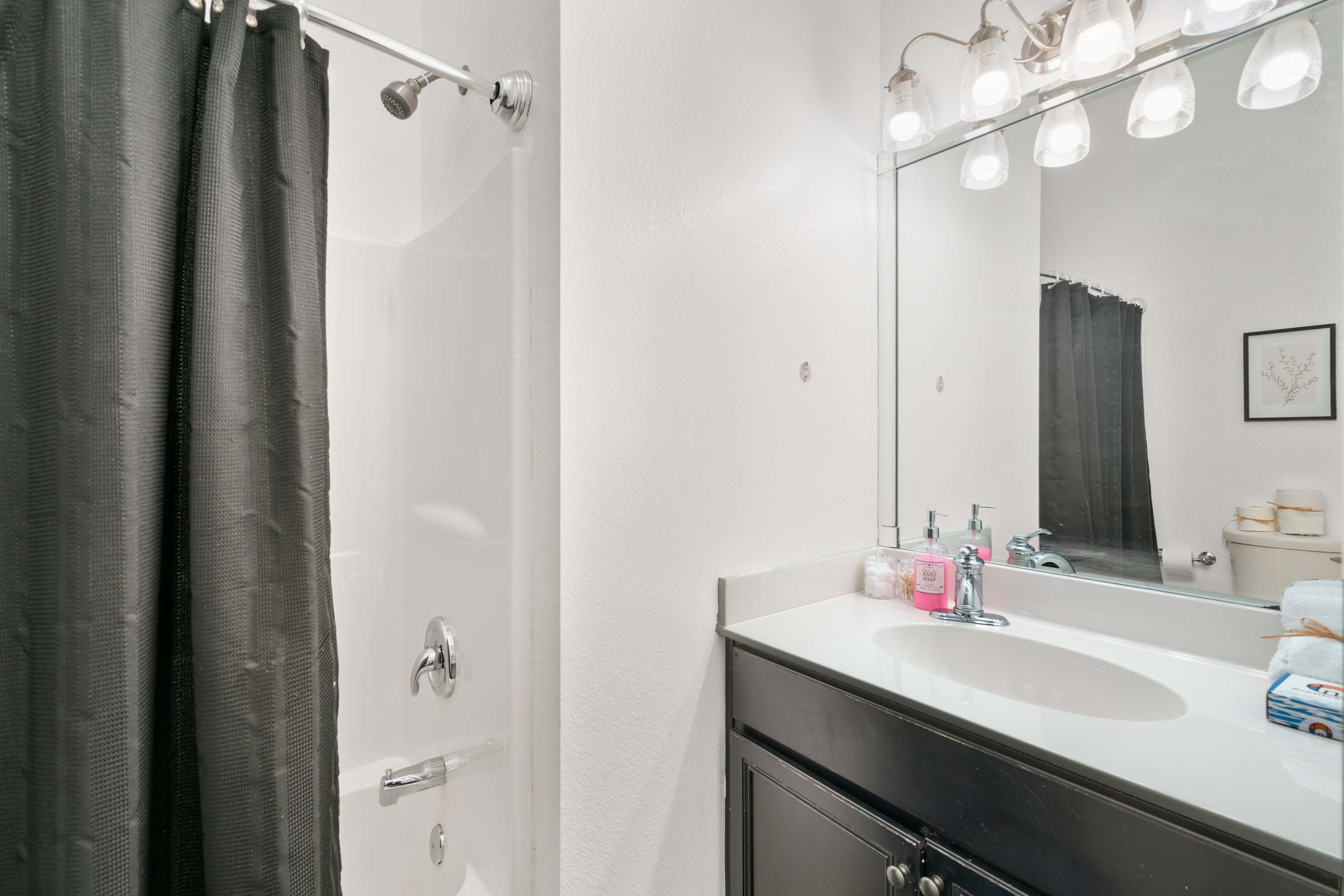 30A Inn Suites Studio King Suite 202 | Photo 9