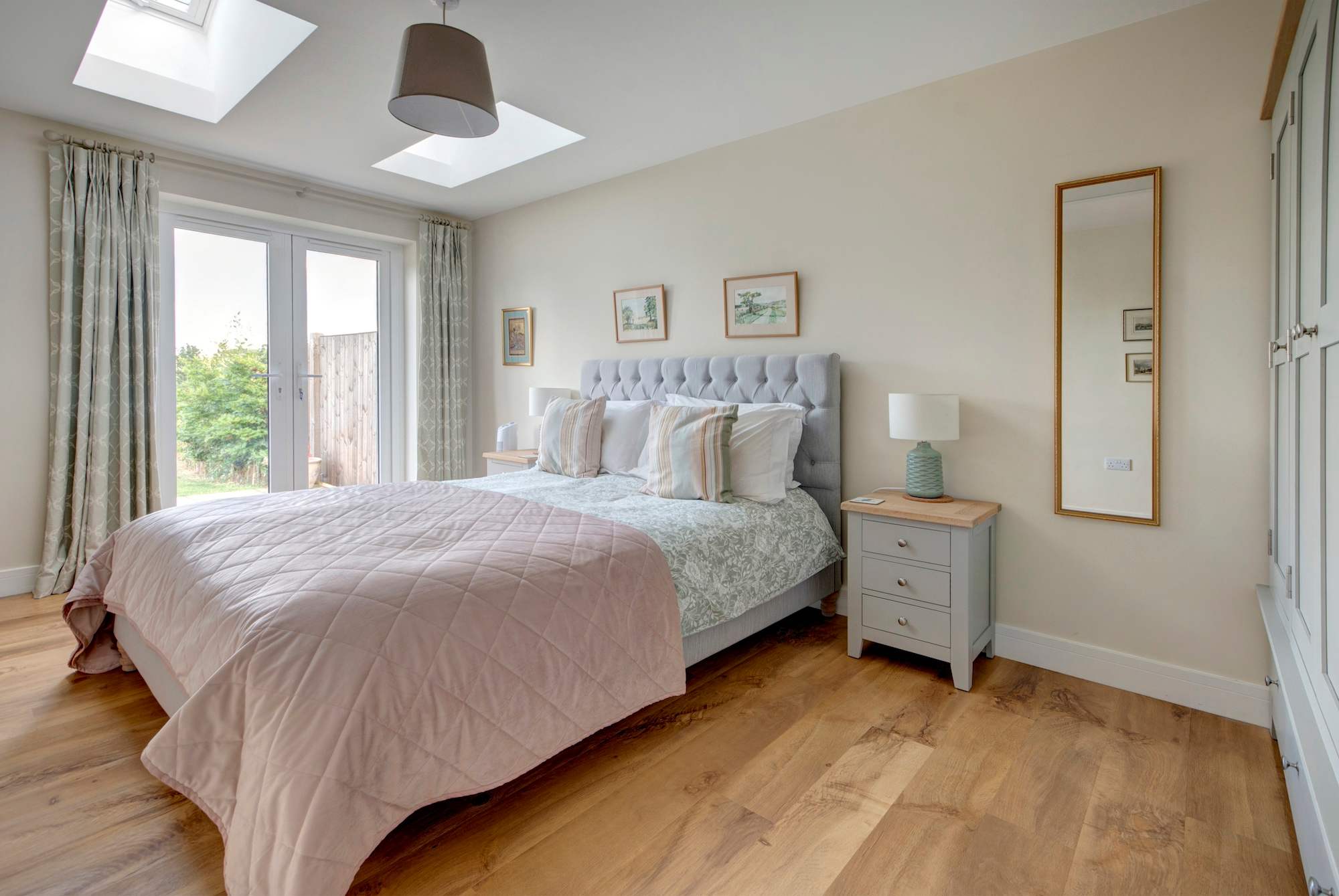 Beautiful Barn, Stunning Views, Parking & Garden