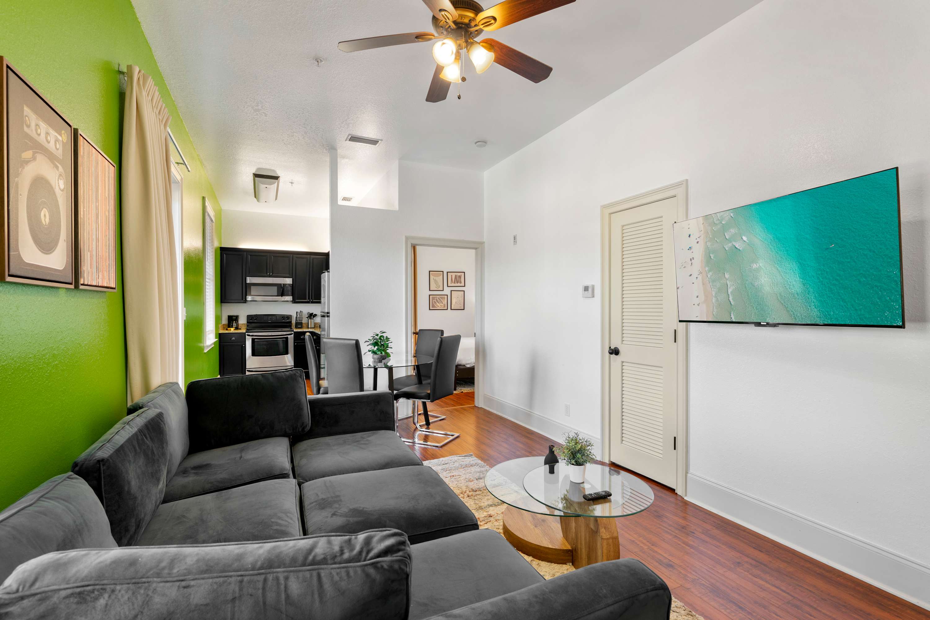 30A Inn Suites Signature King Suite 203 | Photo 2