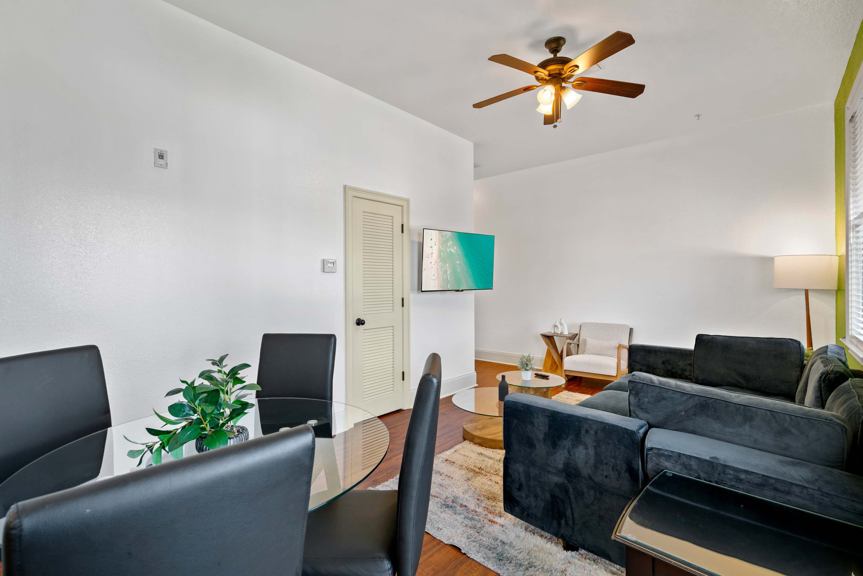 30A Inn Suites Signature King Suite 203 | Photo 4