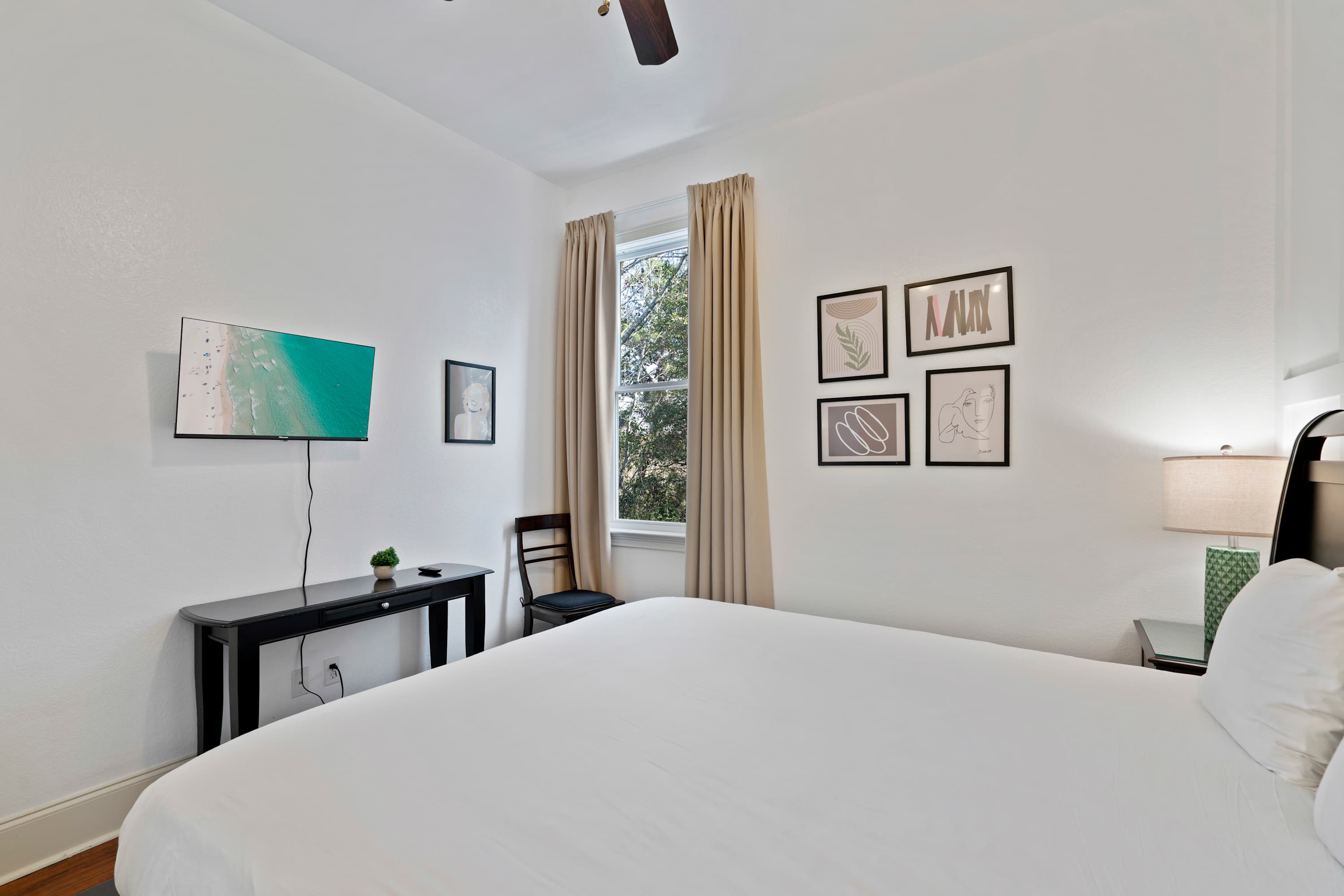 30A Inn Suites Signature King Suite 203 | Photo 9