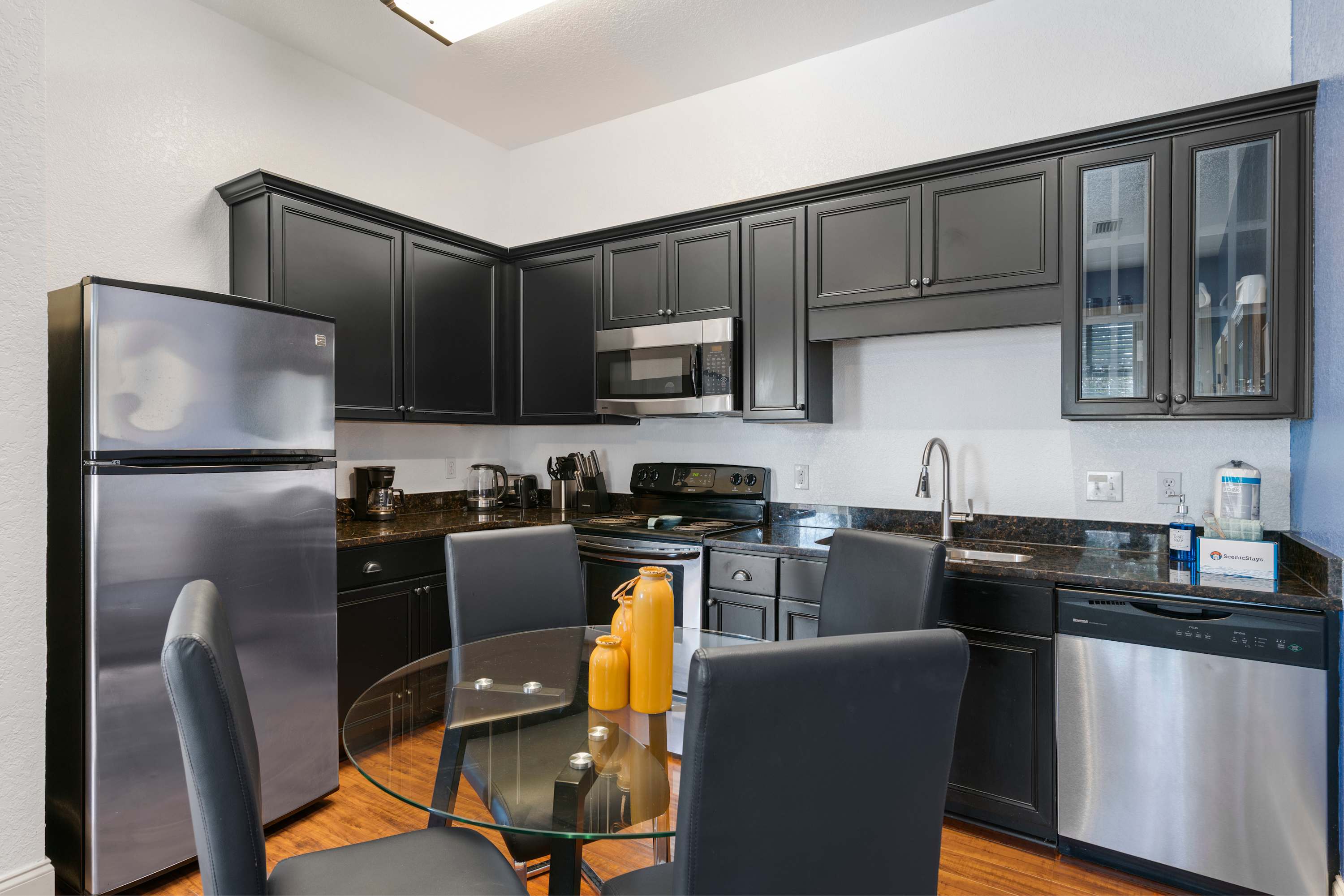 30A Inn Suites Signature King Suite 204 | Photo 2