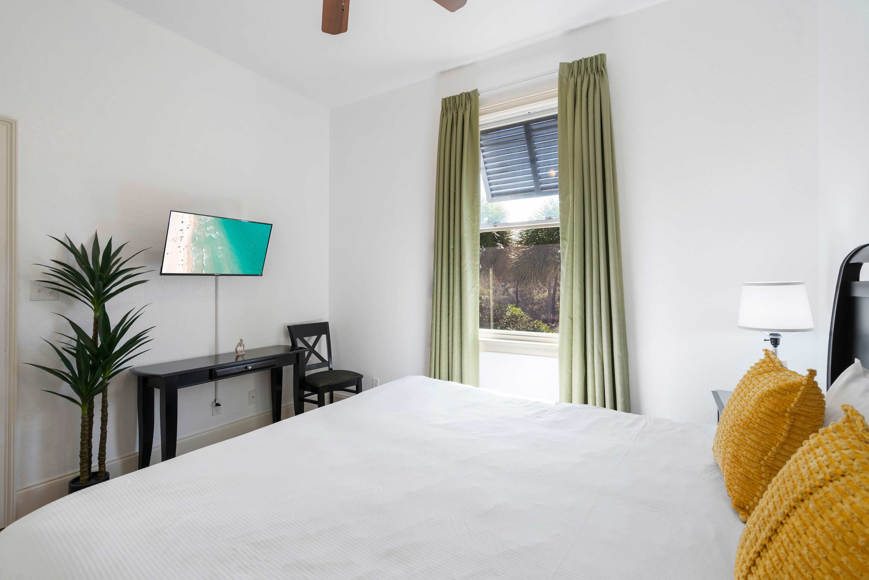 30A Inn Suites Signature King Suite 204 | Photo 6