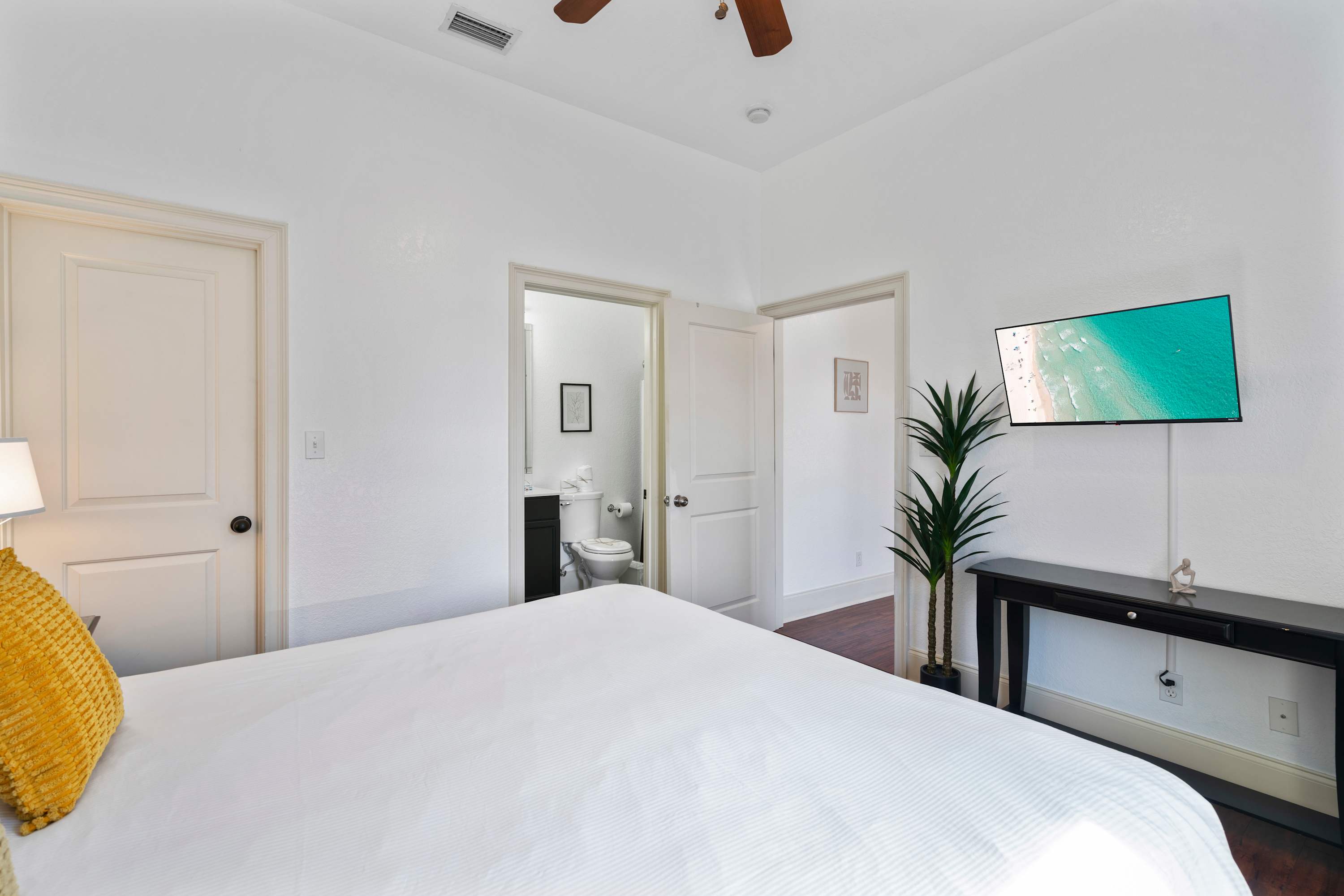 30A Inn Suites Signature King Suite 204 | Photo 7