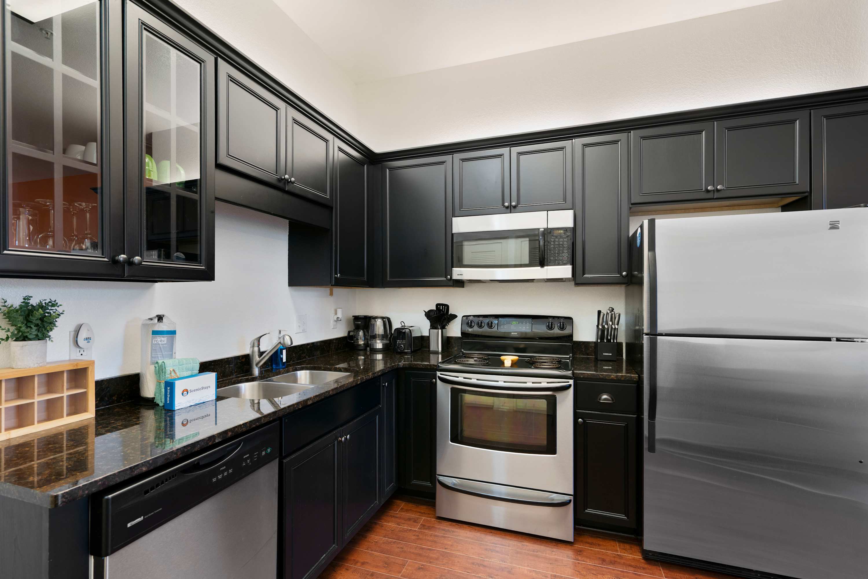 30A Inn Suites Signature King Suite 205 | Photo 2