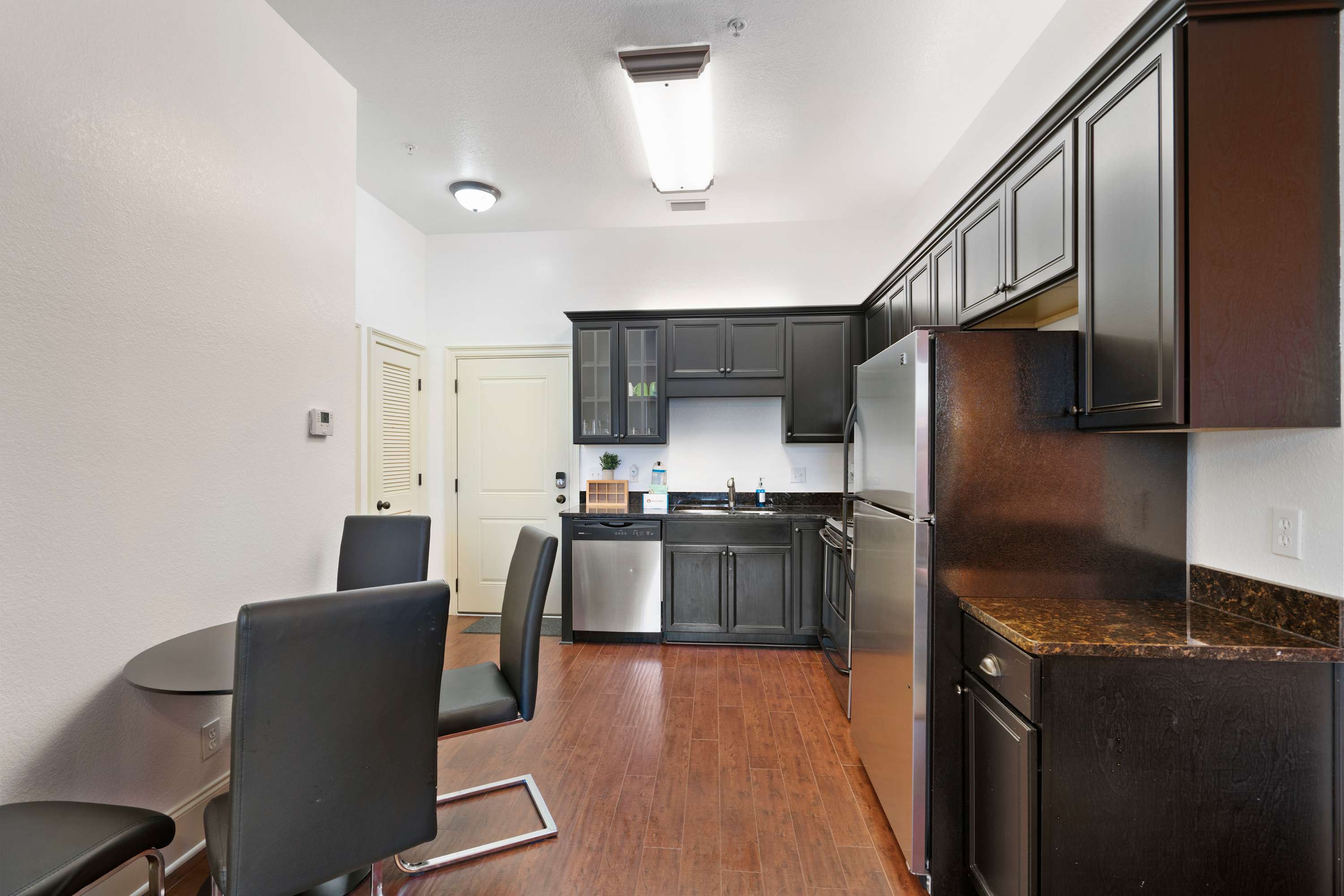 30A Inn Suites Signature King Suite 205 | Photo 3