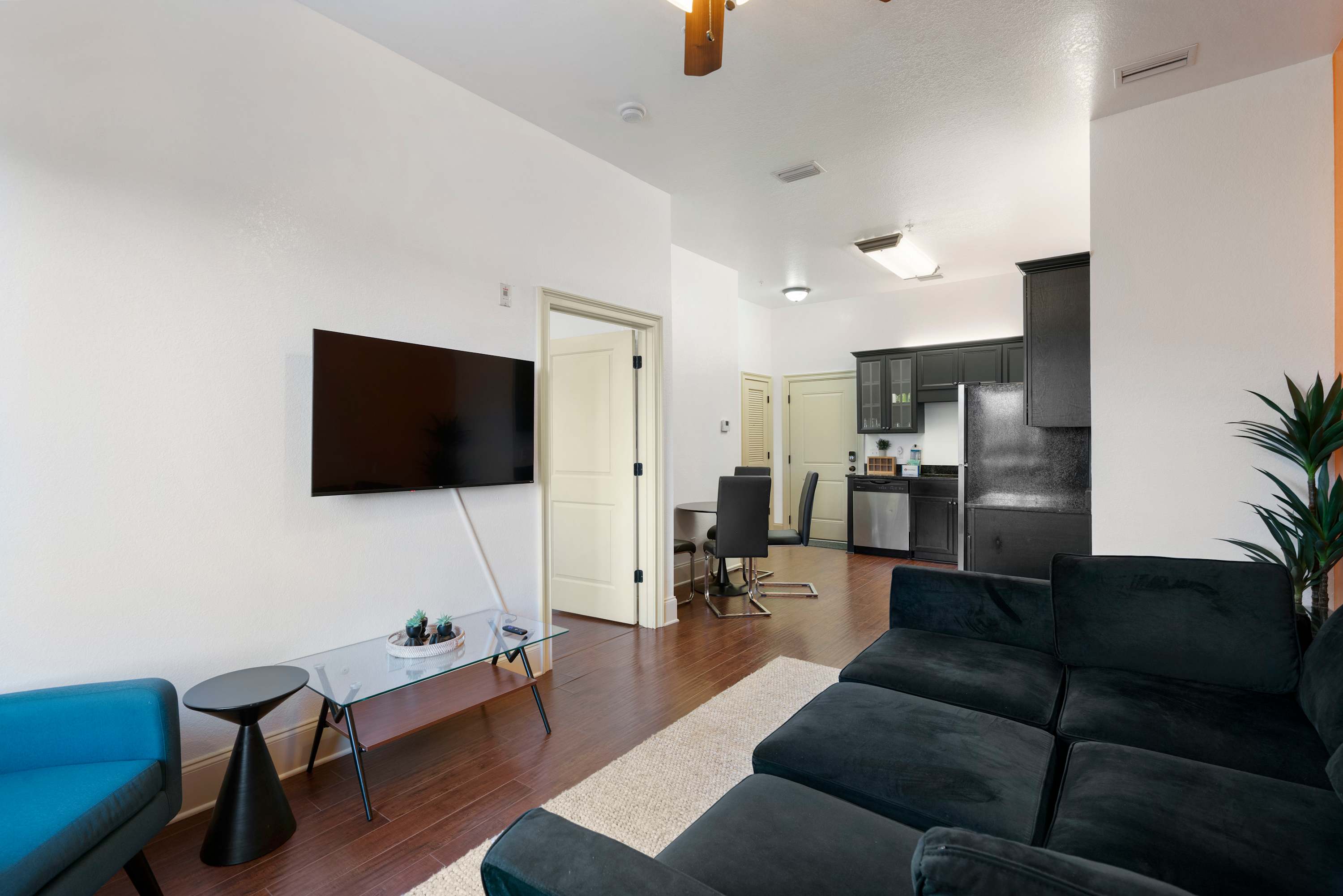 30A Inn Suites Signature King Suite 205 | Photo 5