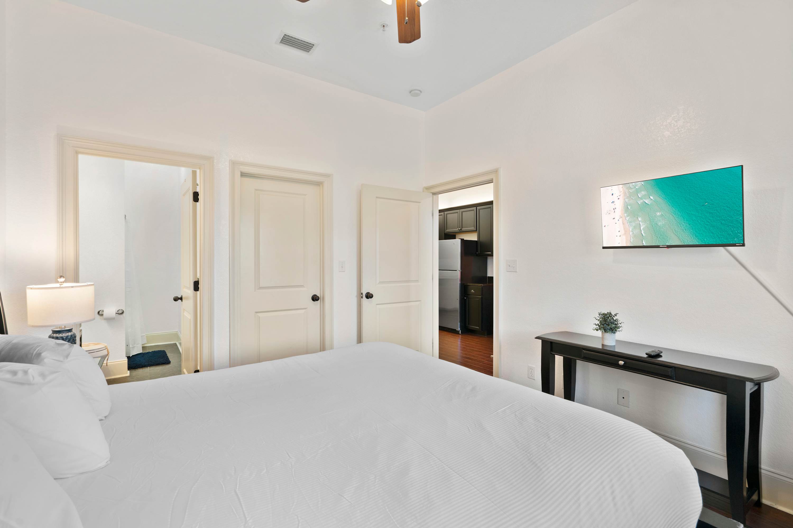 30A Inn Suites Signature King Suite 205 | Photo 9