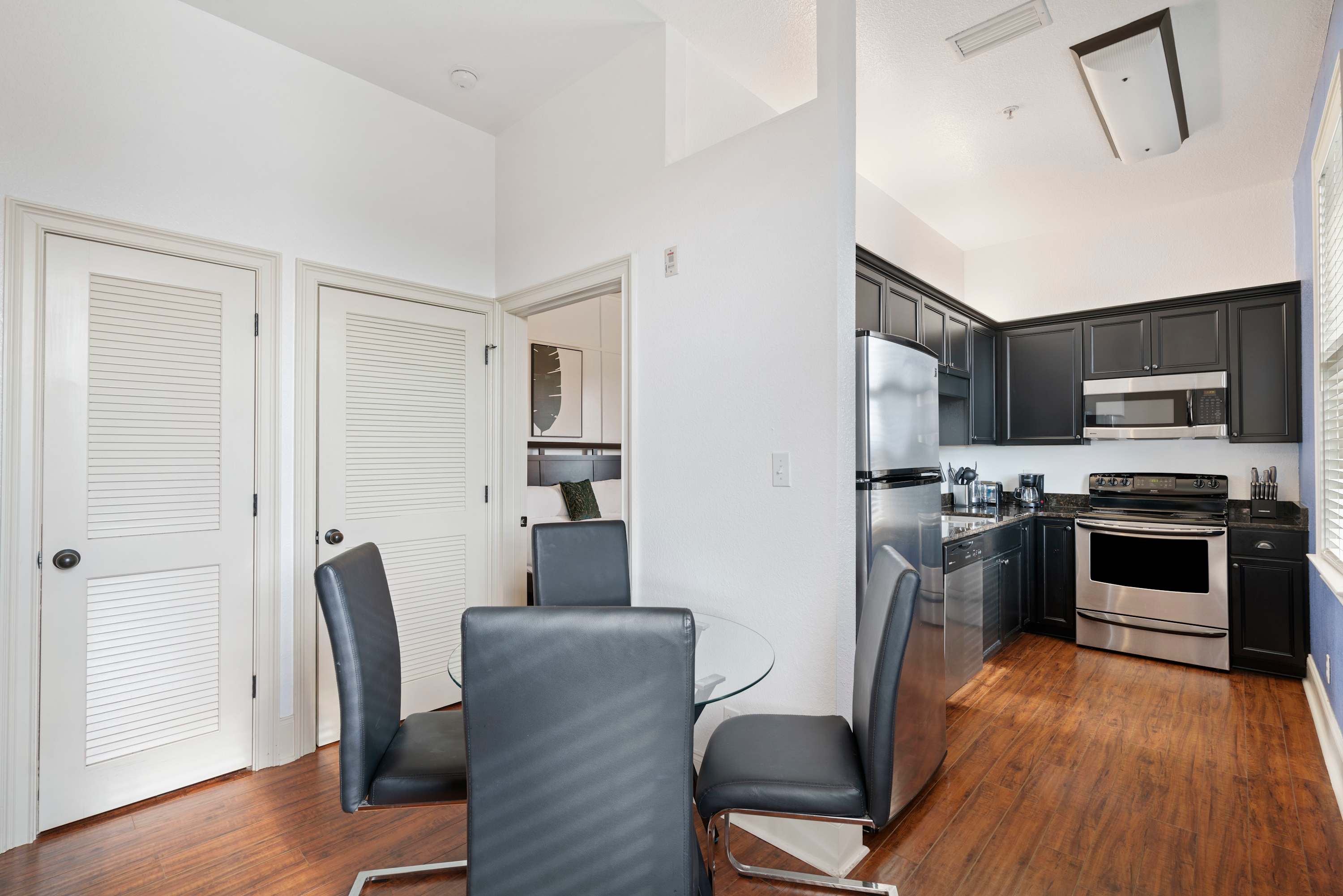 30A Inn Suites Uptown King Suite 301 | Photo 6