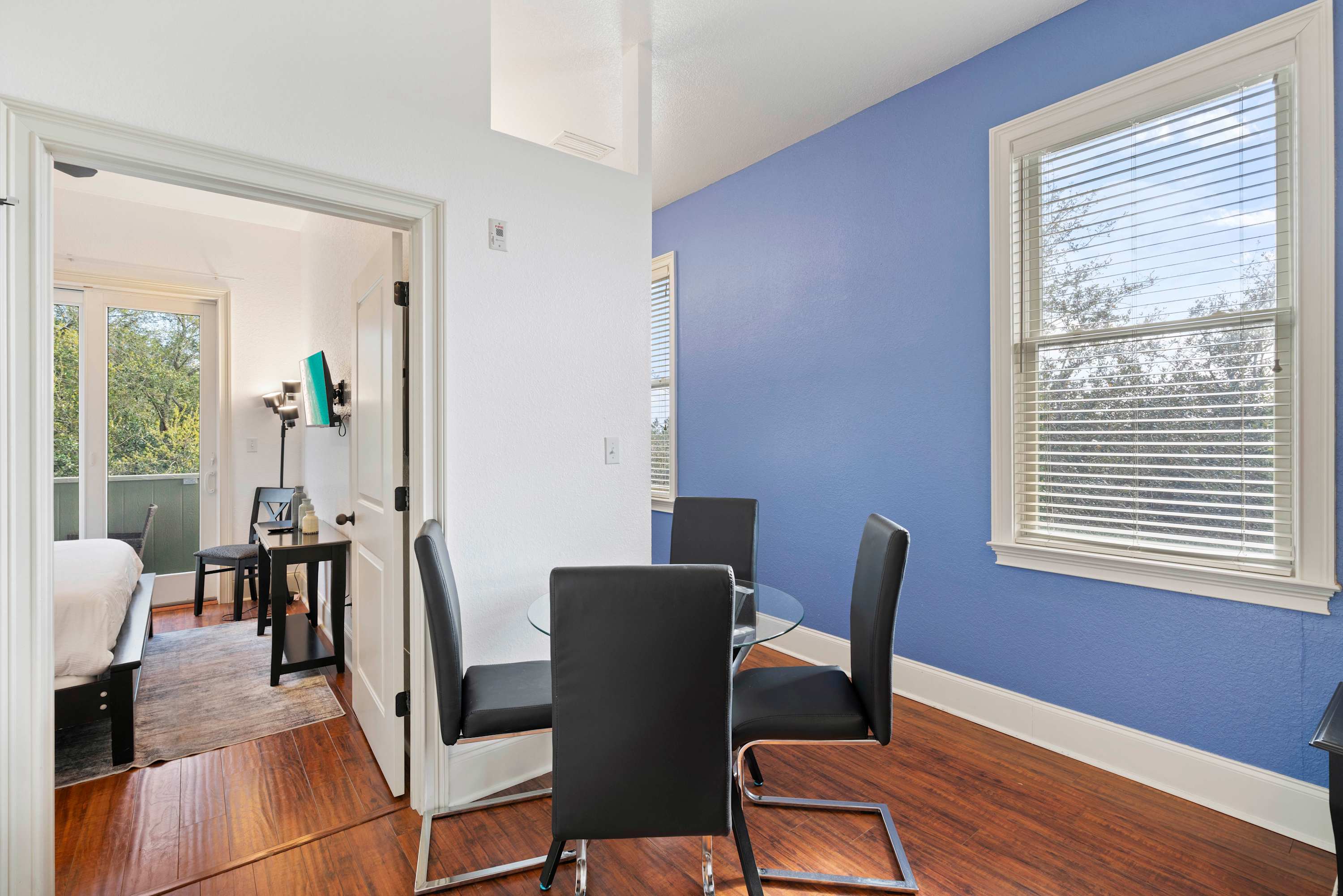 30A Inn Suites Uptown King Suite 301 | Photo 5