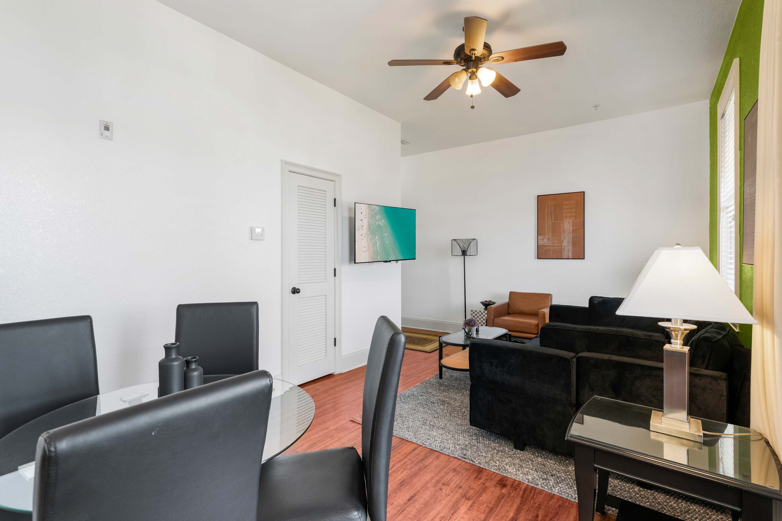 30A Inn Suites Signature King Suite 303 | Photo 4