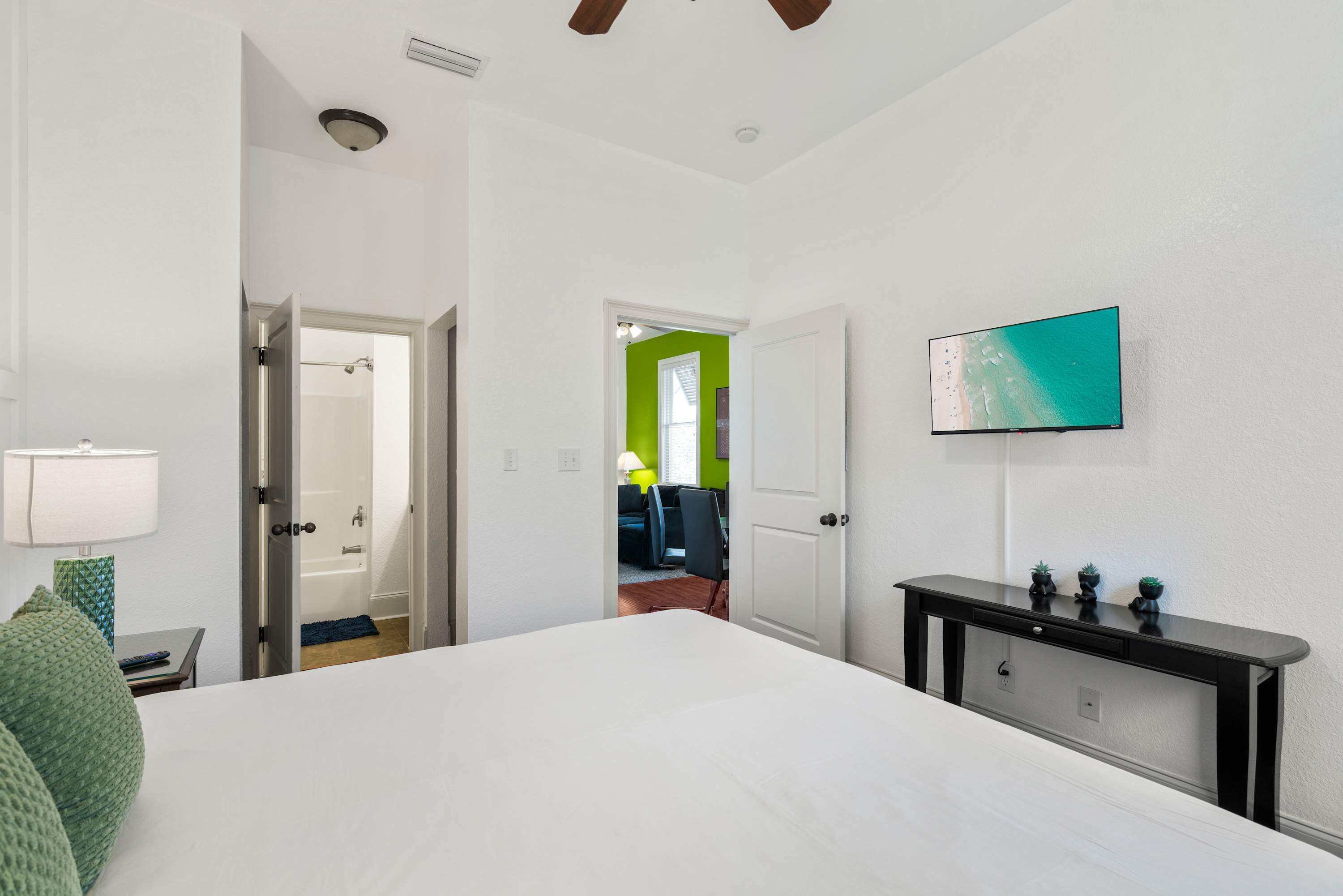 30A Inn Suites Signature King Suite 303 | Photo 8