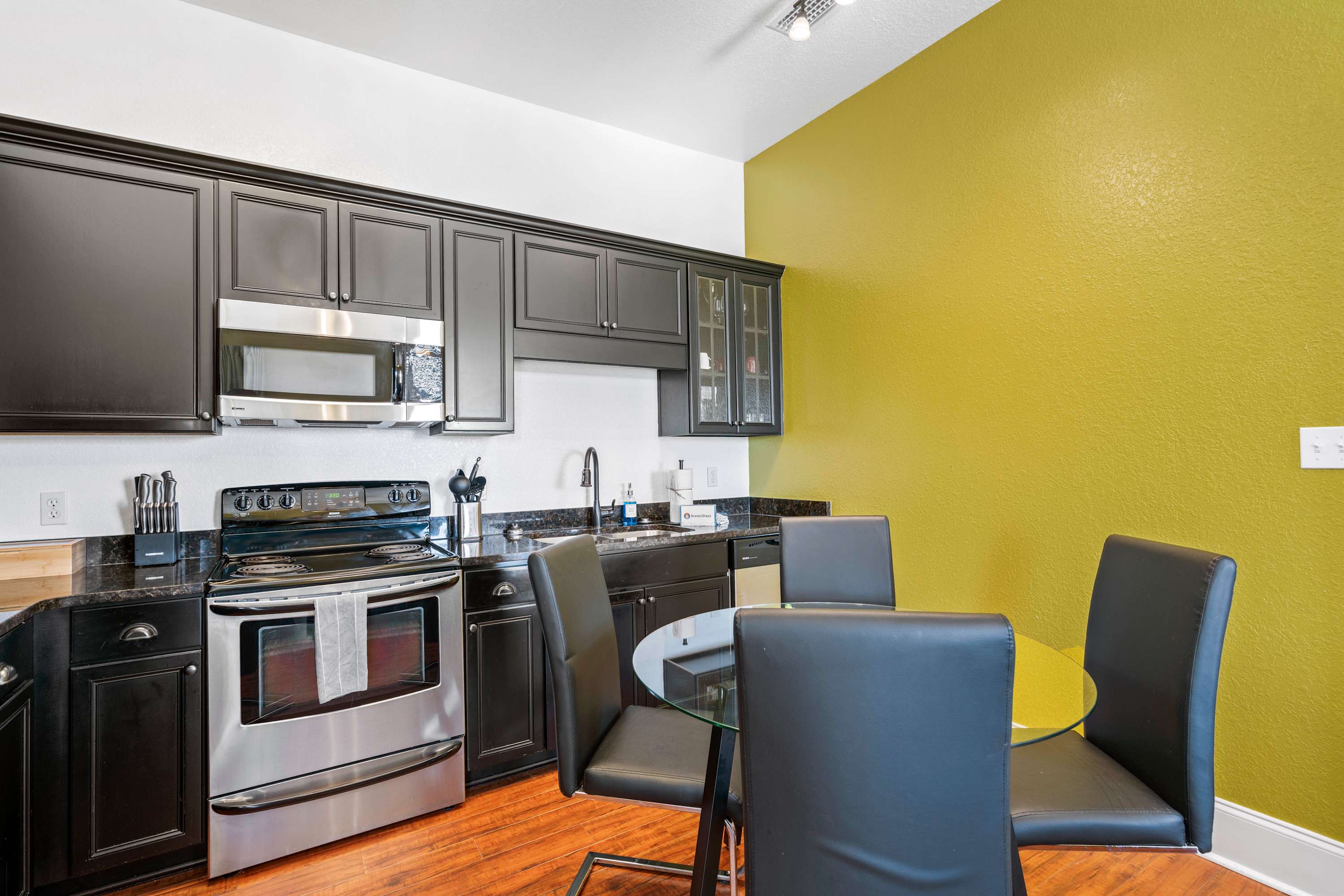 30A Inn Suites Signature King Suite 304 | Photo 5