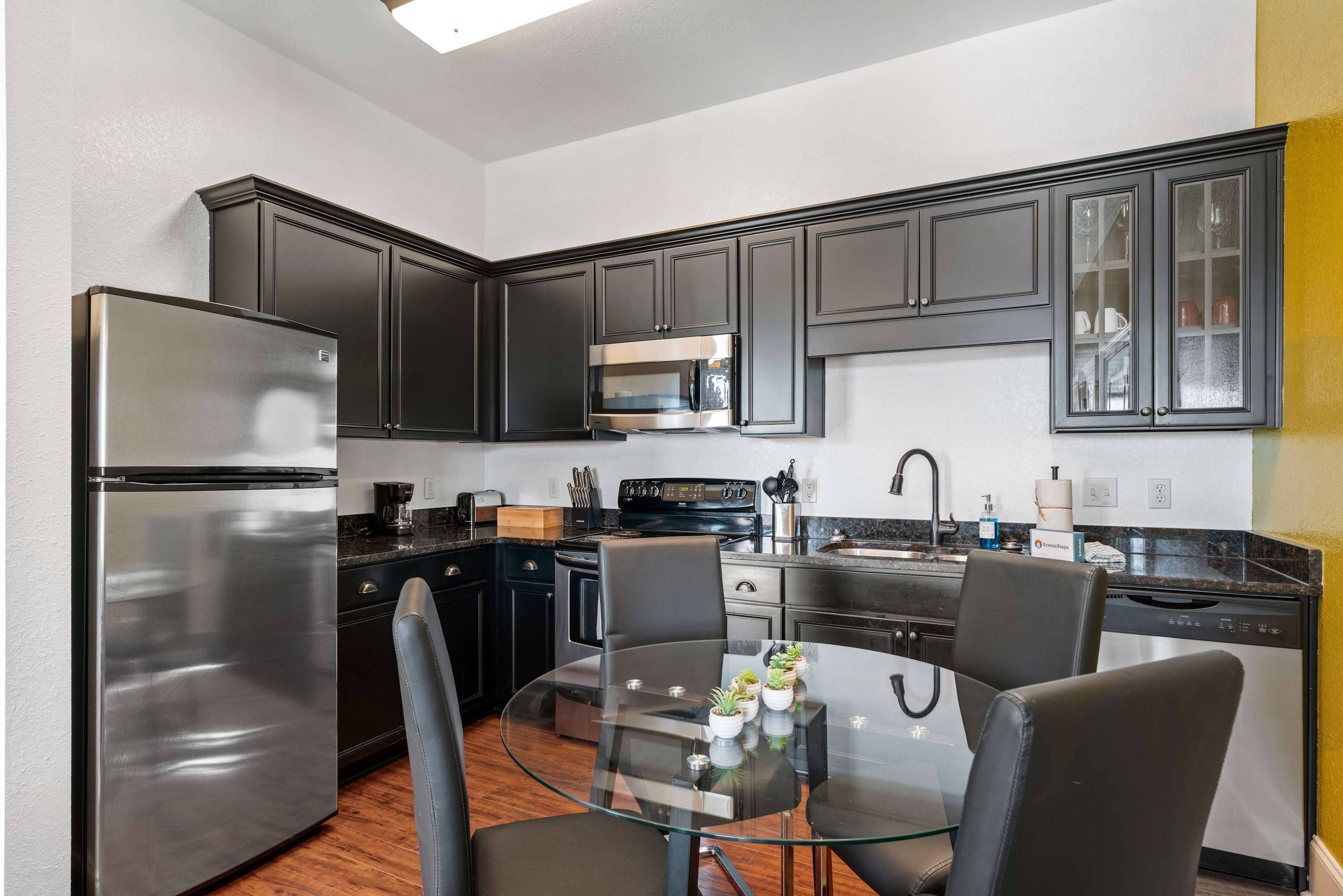 30A Inn Suites Signature King Suite 304 | Photo 4