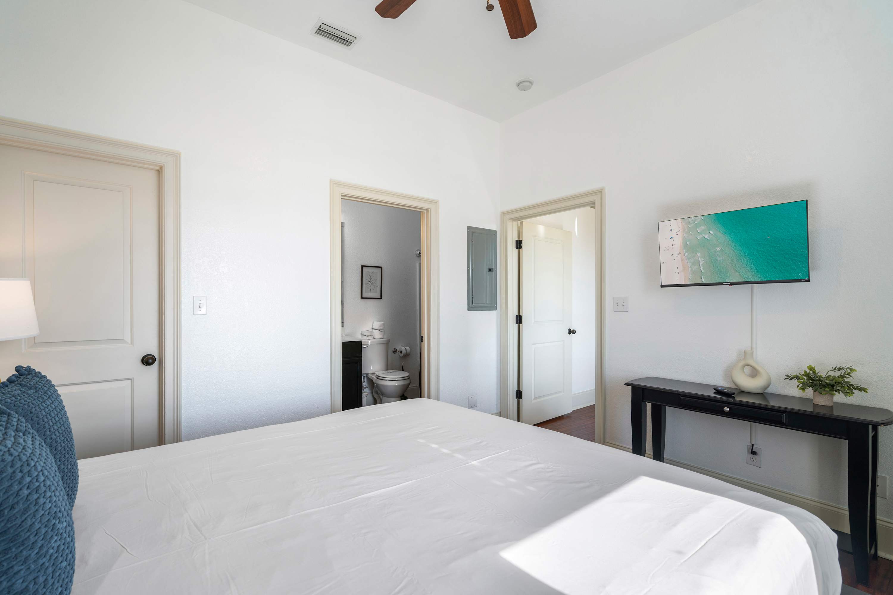 30A Inn Suites Signature King Suite 304 | Photo 8