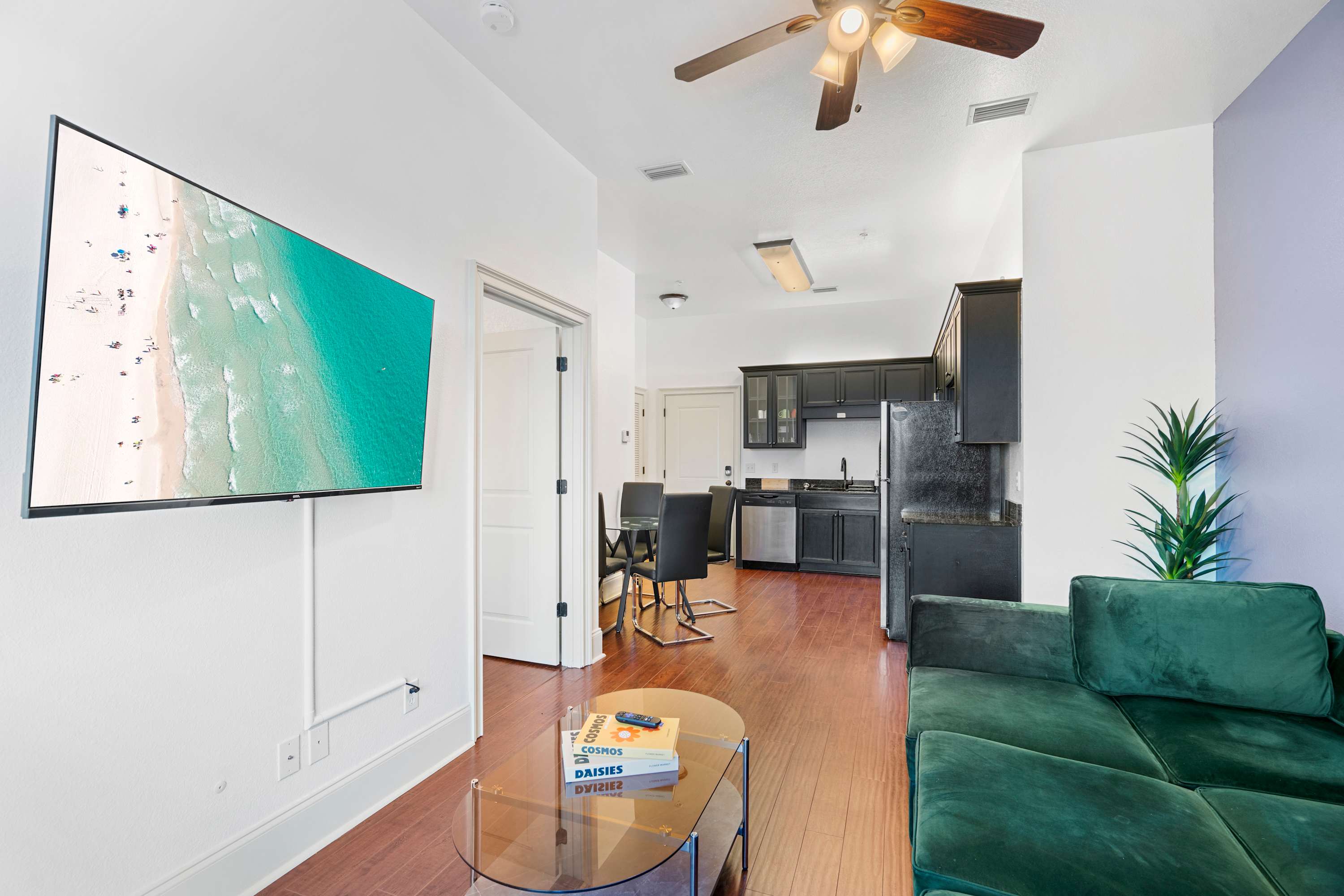 30A Inn Suites Signature King Suite 305 | Photo 6