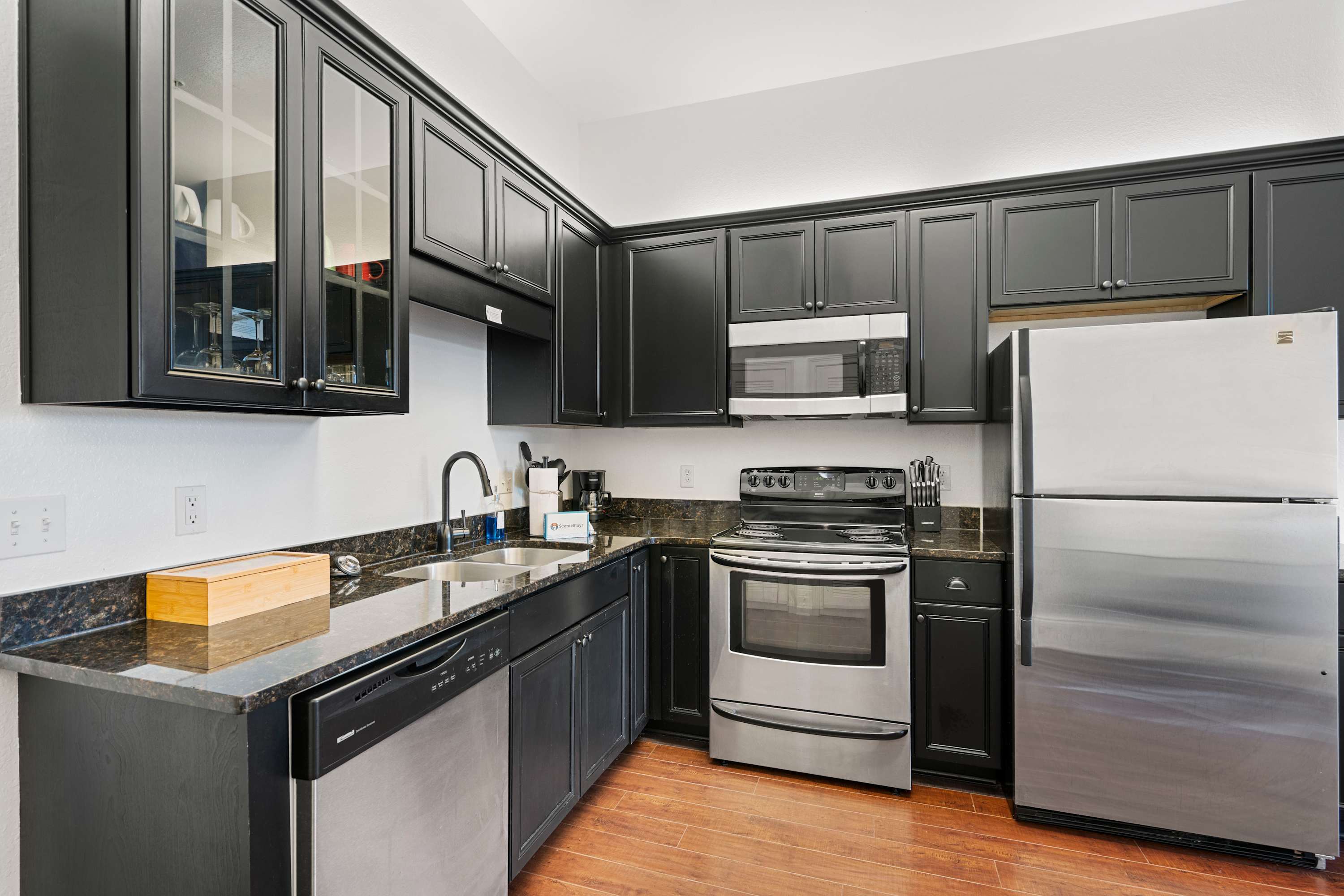 30A Inn Suites Signature King Suite 305 | Photo 2