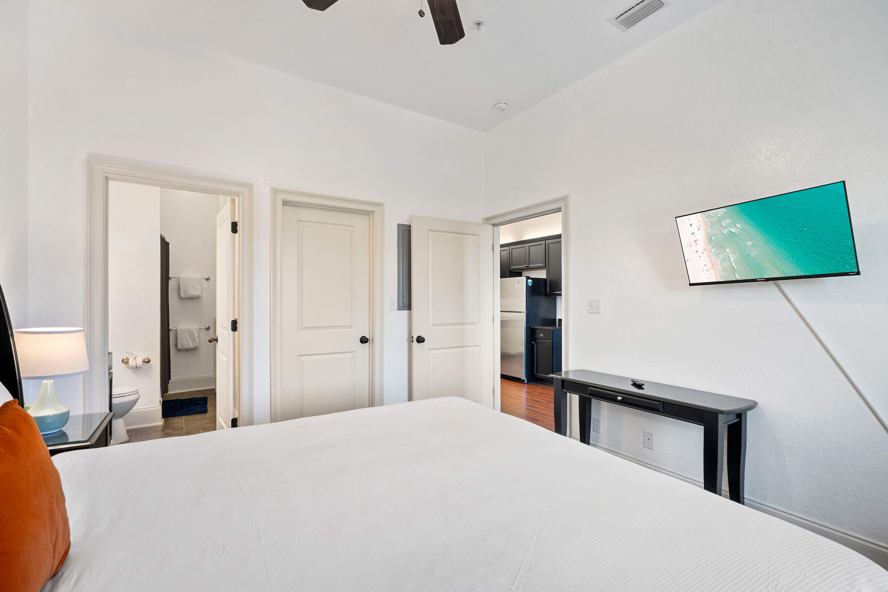 30A Inn Suites Signature King Suite 305 | Photo 9