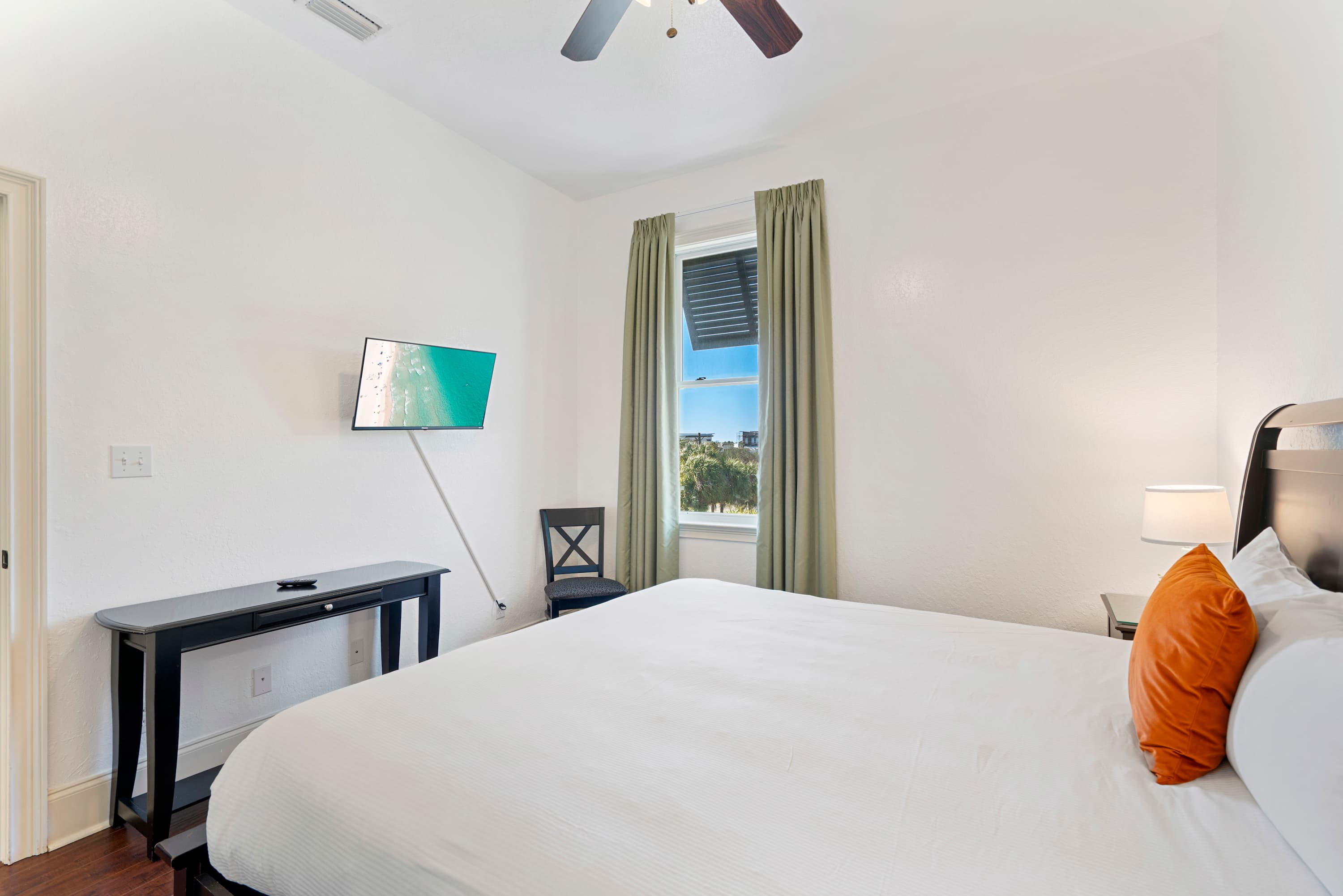 30A Inn Suites Signature King Suite 305 | Photo 8